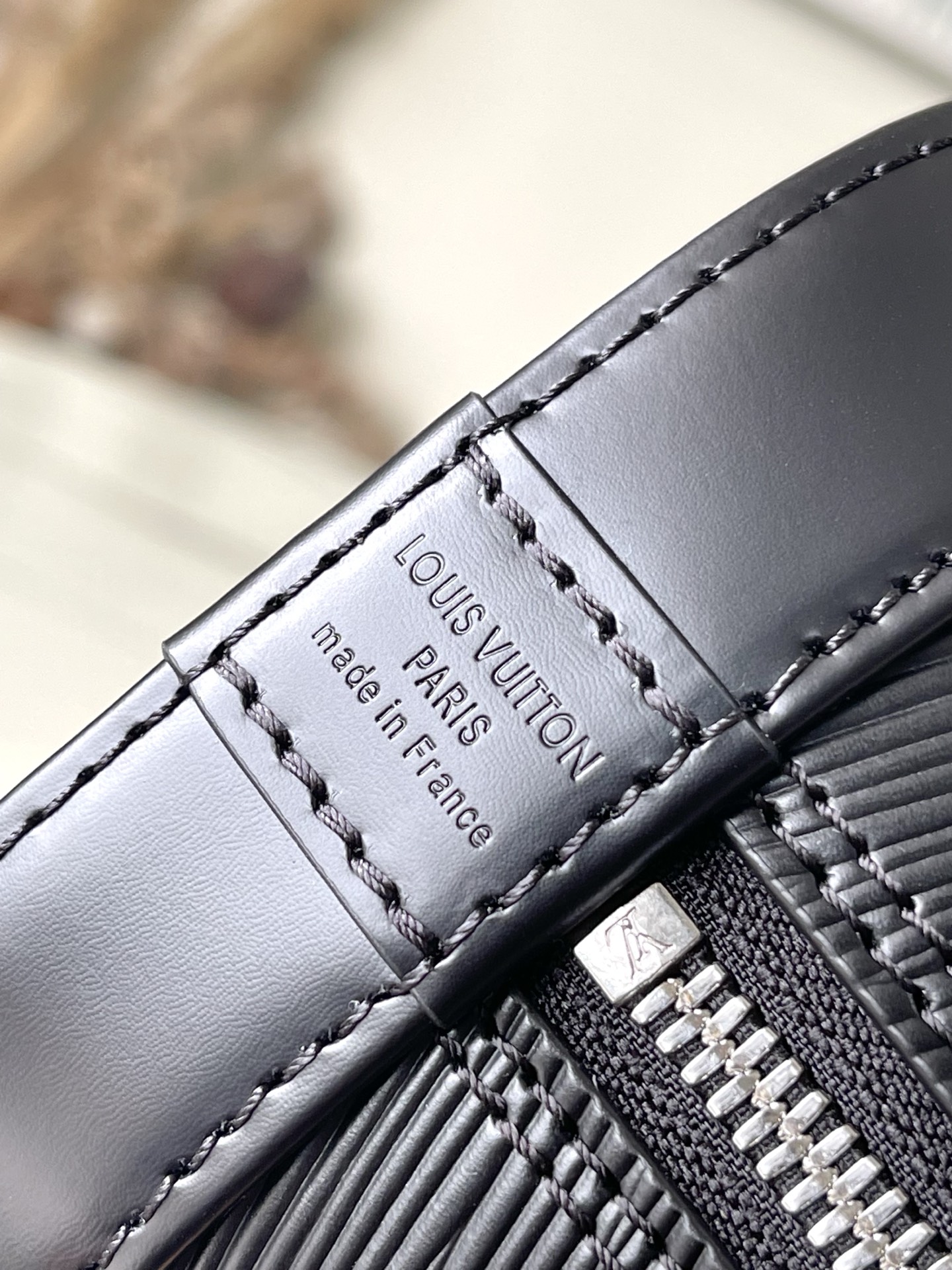 LV 高仿 Alma BB Epi 水波紋黑色手提包 經典迷你斜背女包