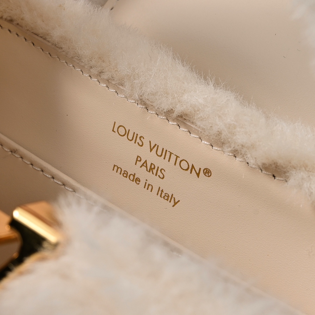 LV 高仿毛絨手提包 秋冬毛毛包 單肩斜挎可愛款| 7 LV 高仿毛絨手提包 秋冬毛毛包 單肩斜挎可愛款