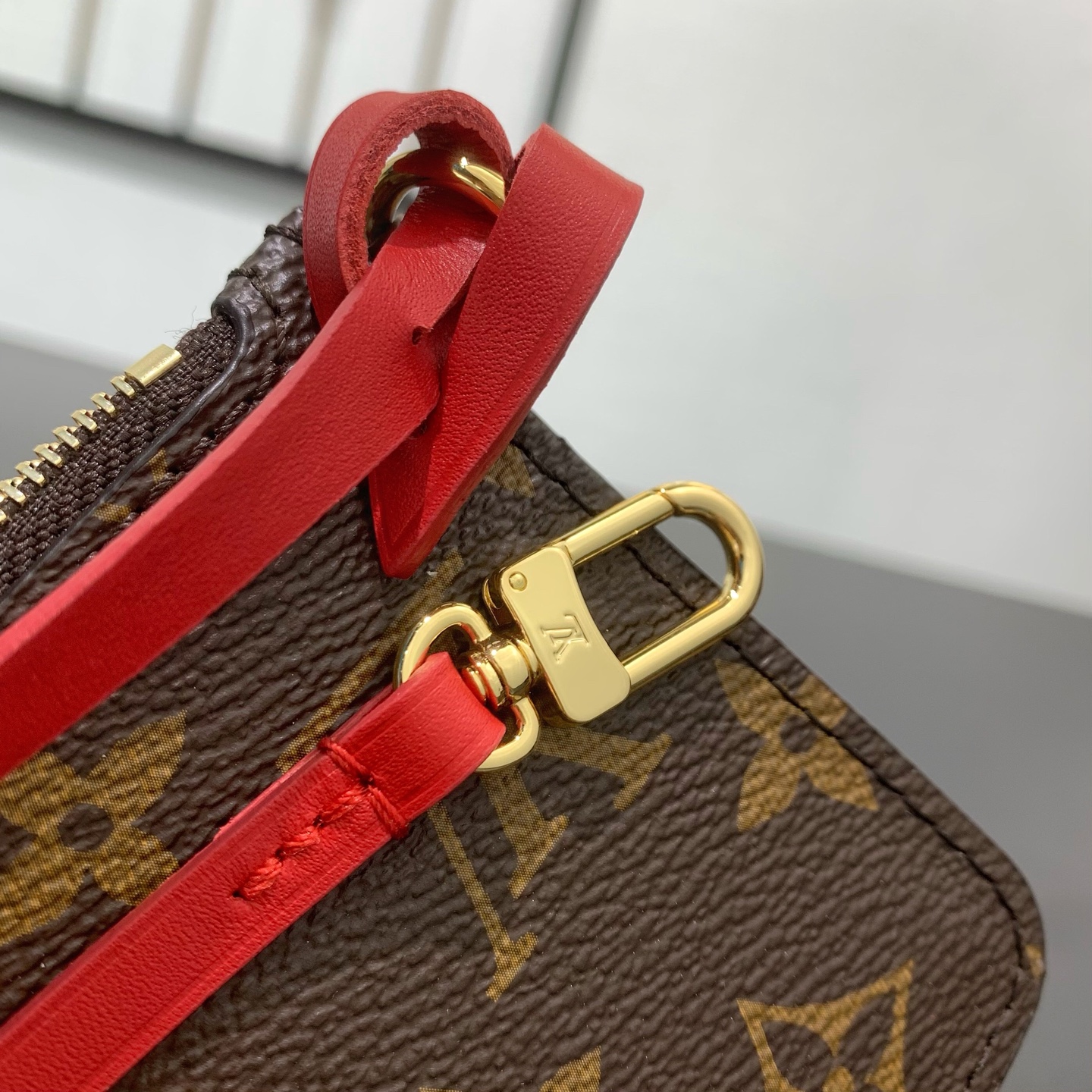 LV 復刻老花斜挎包 紅色肩帶單肩包附收納小包| 16 LV 復刻老花斜挎包 紅色肩帶單肩包附收納小包
