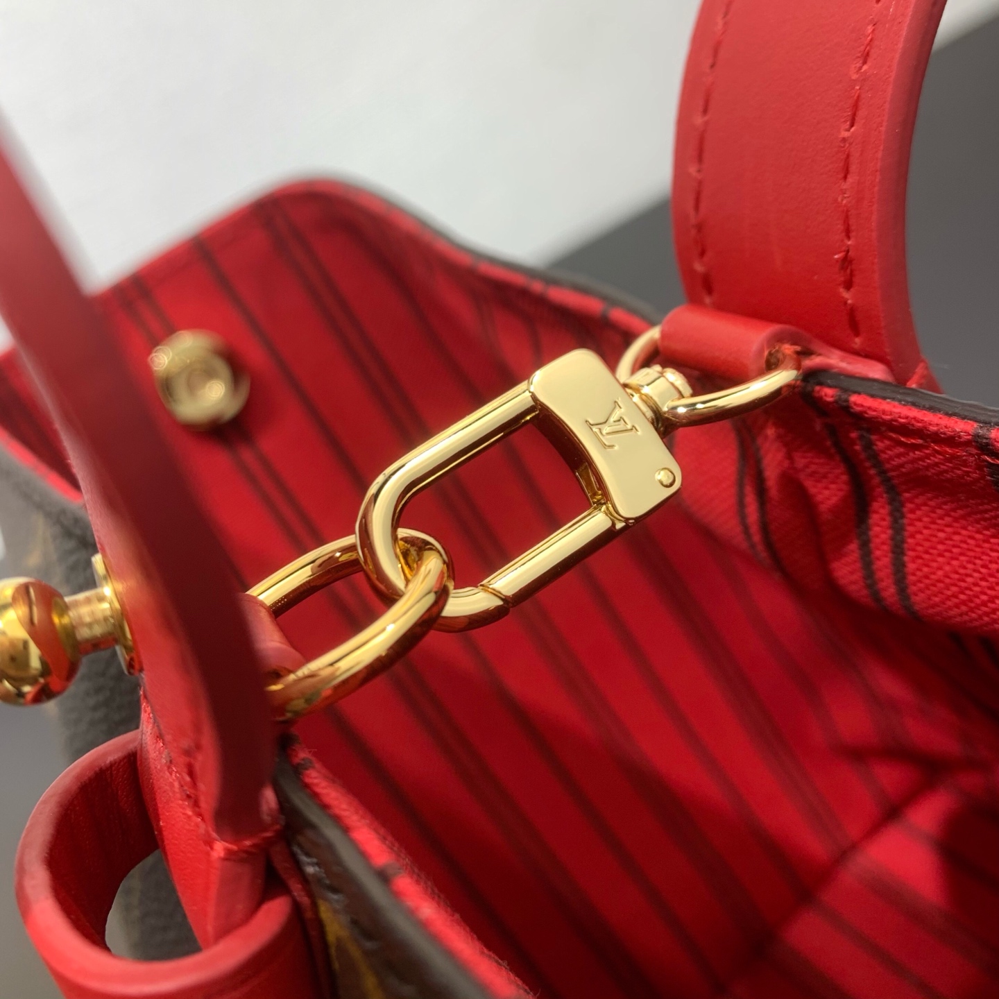 LV 復刻老花斜挎包 紅色肩帶單肩包附收納小包| 8 LV 復刻老花斜挎包 紅色肩帶單肩包附收納小包