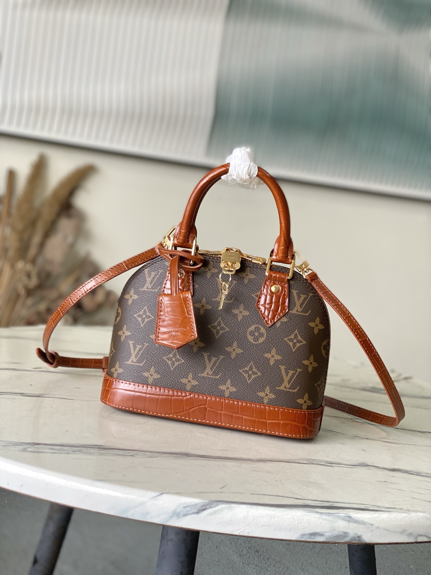 LV 原單 Alma BB Monogram 老花棕色鱷魚紋拼接手提斜背包