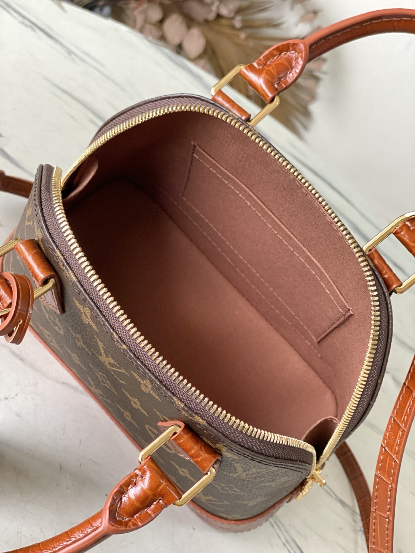 LV 原單 Alma BB Monogram 老花棕色鱷魚紋拼接手提斜背包| 15 LV 原單 Alma BB Monogram 老花棕色鱷魚紋拼接手提斜背包