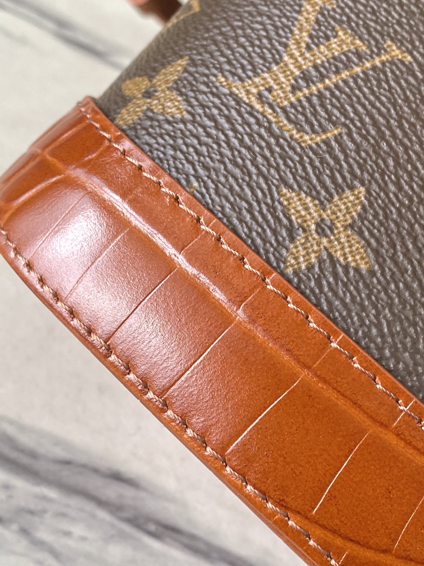 LV 原單 Alma BB Monogram 老花棕色鱷魚紋拼接手提斜背包| 8 LV 原單 Alma BB Monogram 老花棕色鱷魚紋拼接手提斜背包