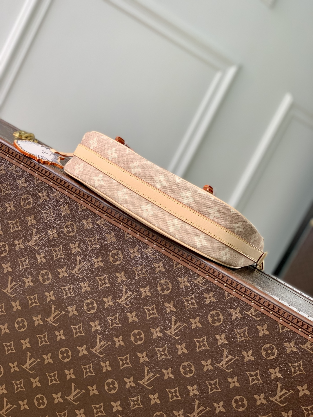 LV 高仿 Monogram 淺粉色帆布雙扣郵差包 女士單肩斜背包| 12 LV 高仿 Monogram 淺粉色帆布雙扣郵差包 女士單肩斜背包
