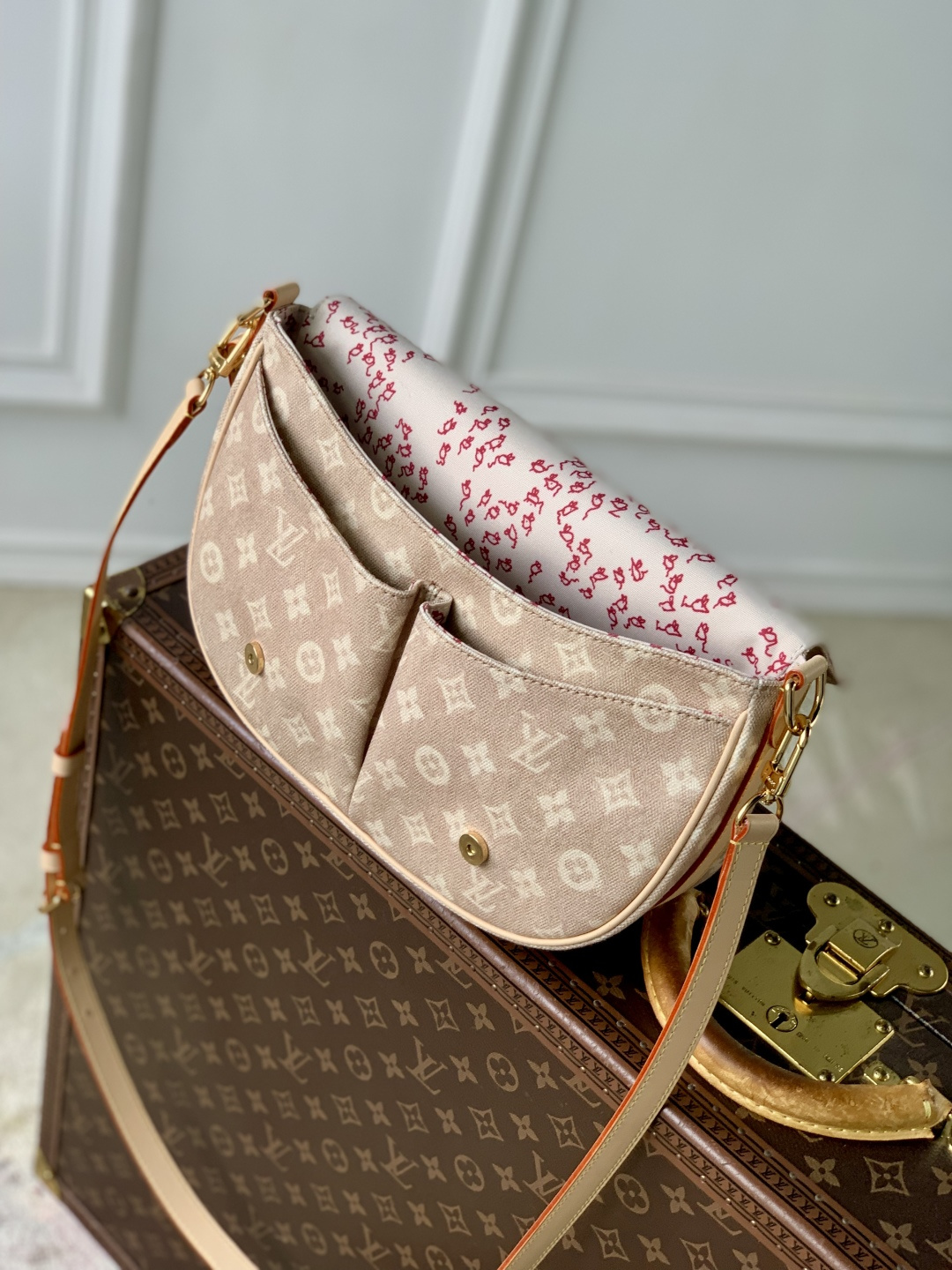 LV 高仿 Monogram 淺粉色帆布雙扣郵差包 女士單肩斜背包| 7 LV 高仿 Monogram 淺粉色帆布雙扣郵差包 女士單肩斜背包