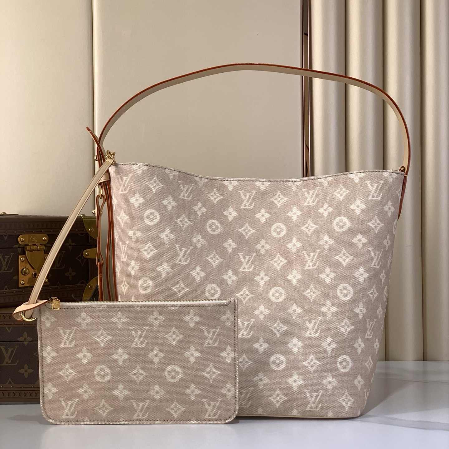 LV 高仿 CarryAll Monogram 淺粉老花大容量水桶包 女士單肩包