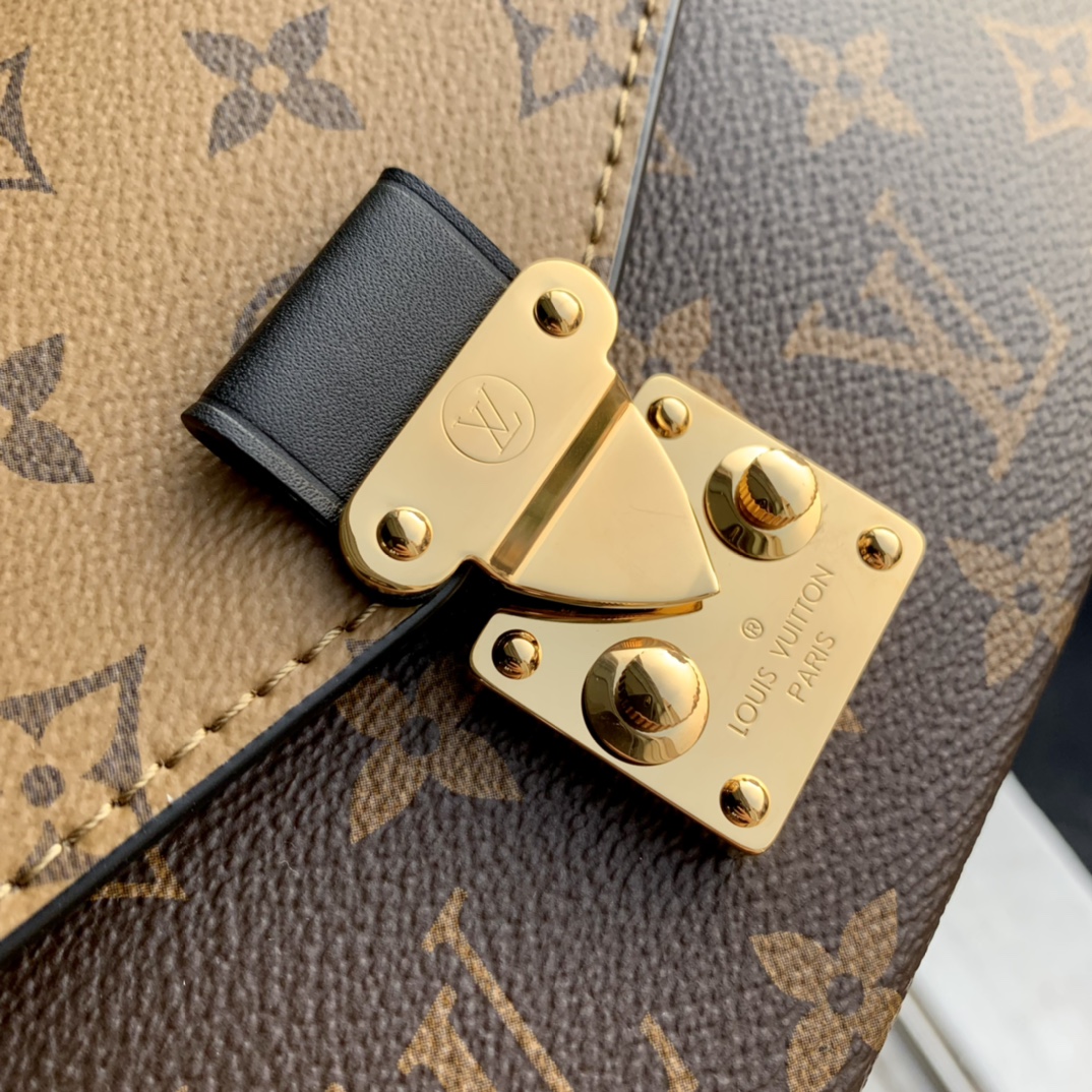 LV 高仿 Monogram 雙色老花鏈條斜背包 金扣翻蓋女士單肩包