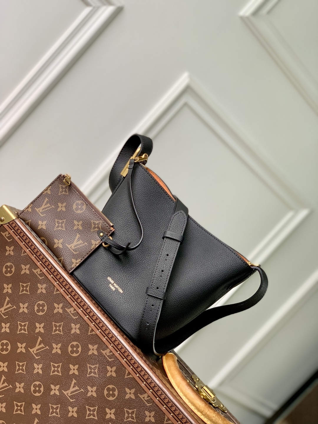 LV A貨 CarryAll 黑色粒面皮革單肩包 老花小包女士水桶包