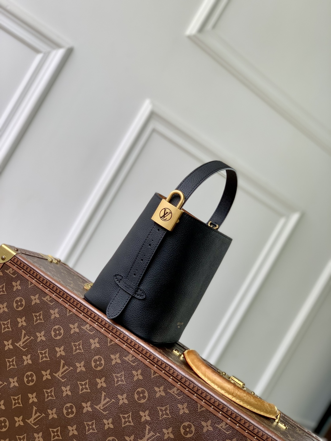 LV A貨 CarryAll 黑色粒面皮革單肩包 老花小包女士水桶包
