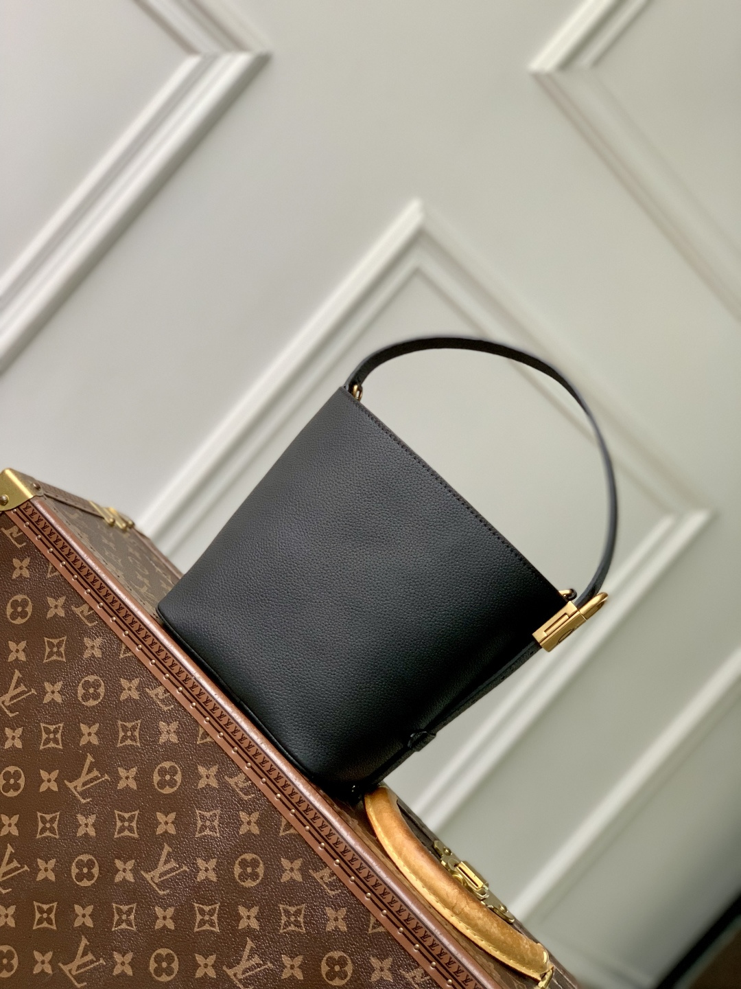 LV A貨 CarryAll 黑色粒面皮革單肩包 老花小包女士水桶包