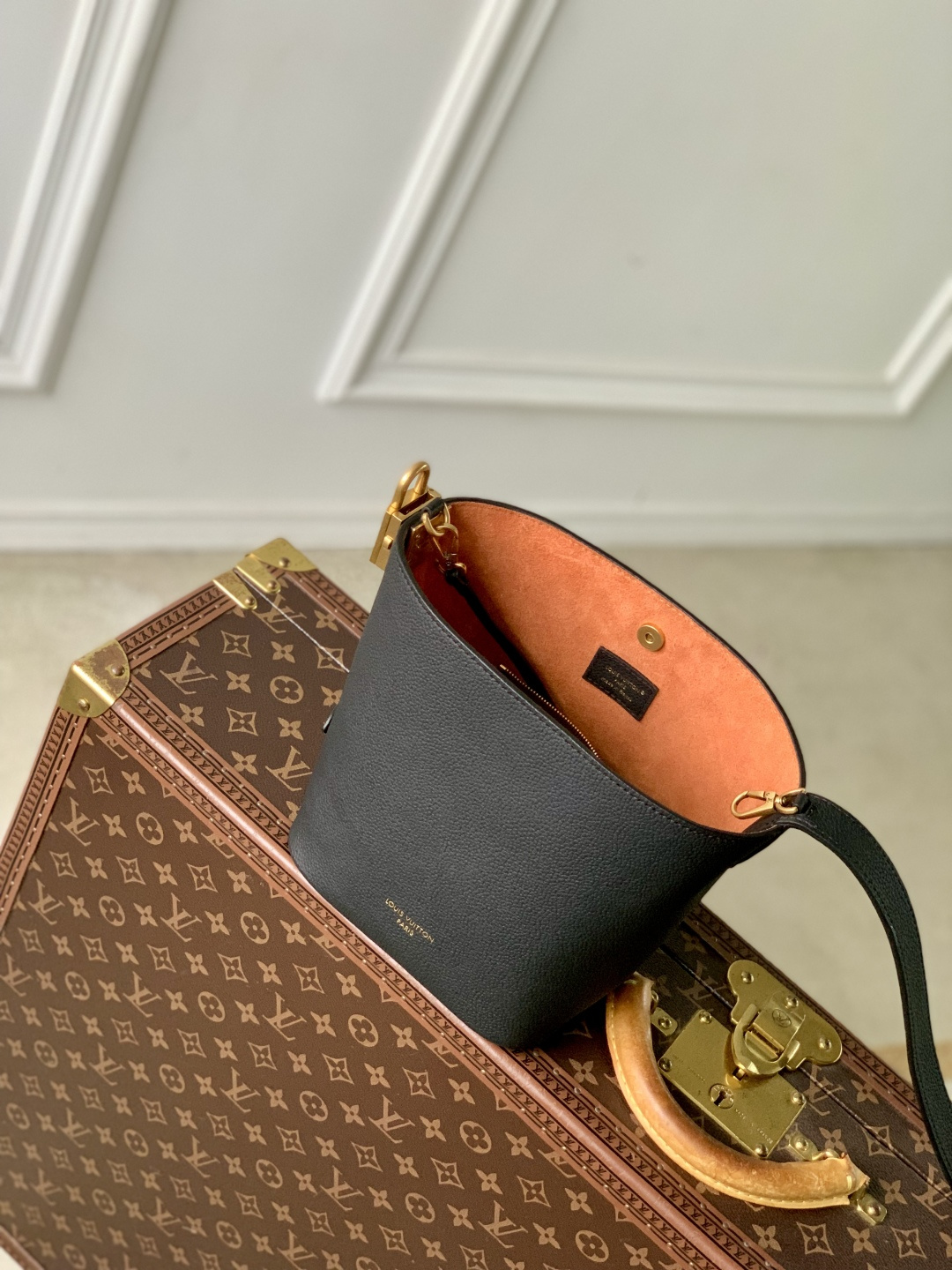 LV A貨 CarryAll 黑色粒面皮革單肩包 老花小包女士水桶包