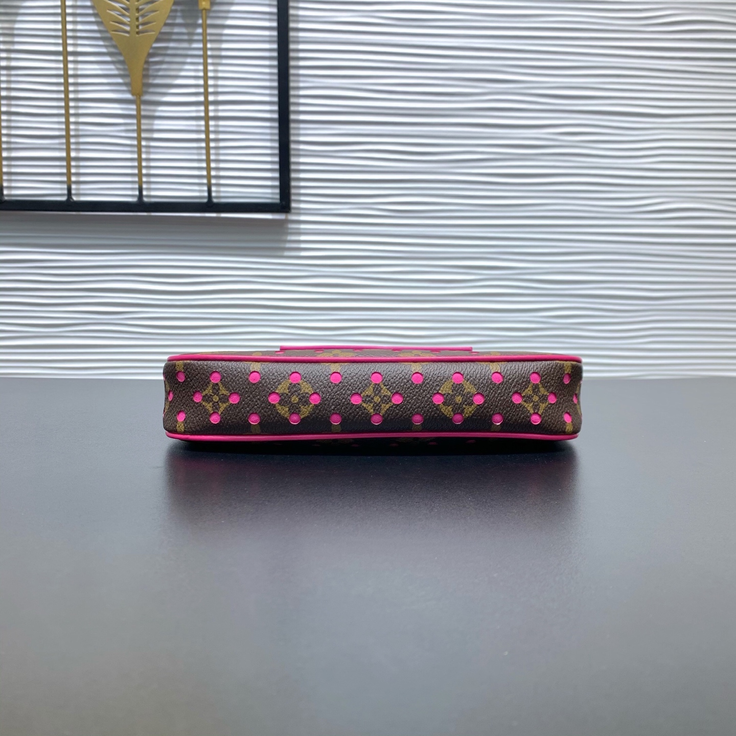 LV 高仿 Monogram 粉色穿孔腋下包 桃紅拼色女士單肩手袋