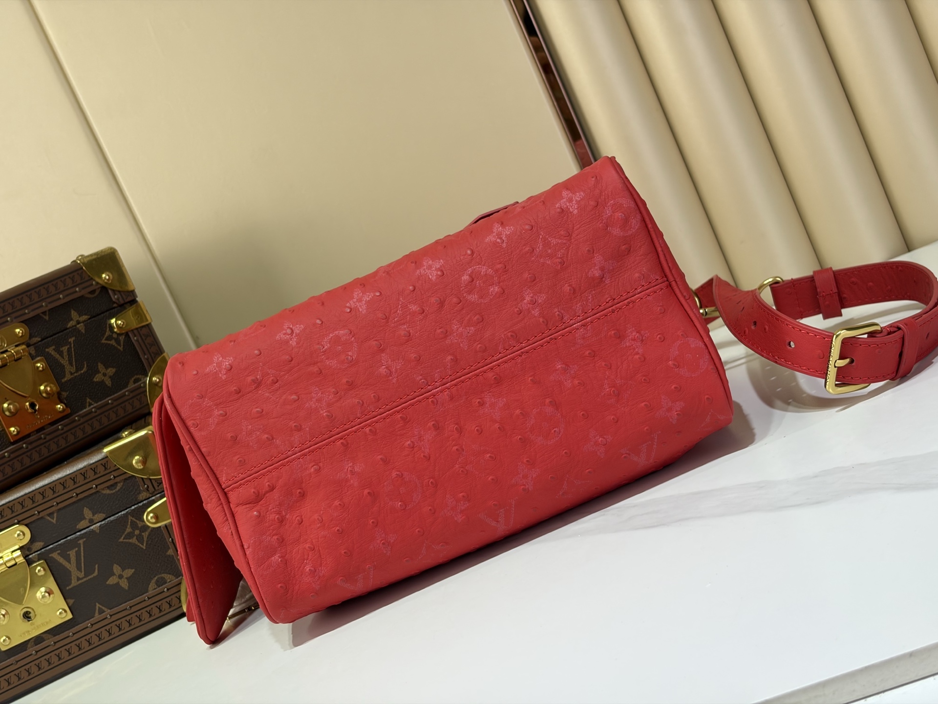 LV高仿紅色Monogram壓紋皮革旅行手提包 寬肩帶斜背包| 12 LV高仿紅色Monogram壓紋皮革旅行手提包 寬肩帶斜背包