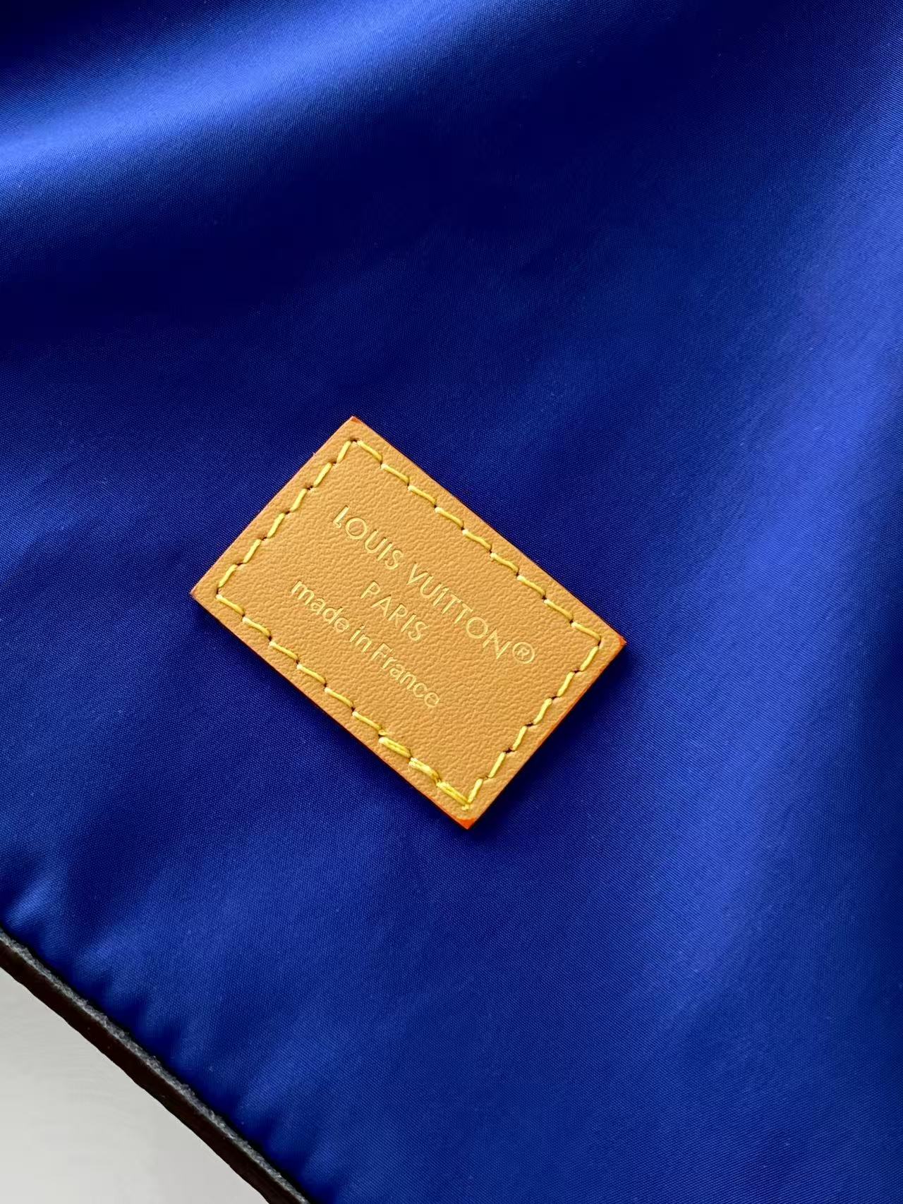 LV高仿Alma Monogram老花徽章拼色手提包 女士貝殼包