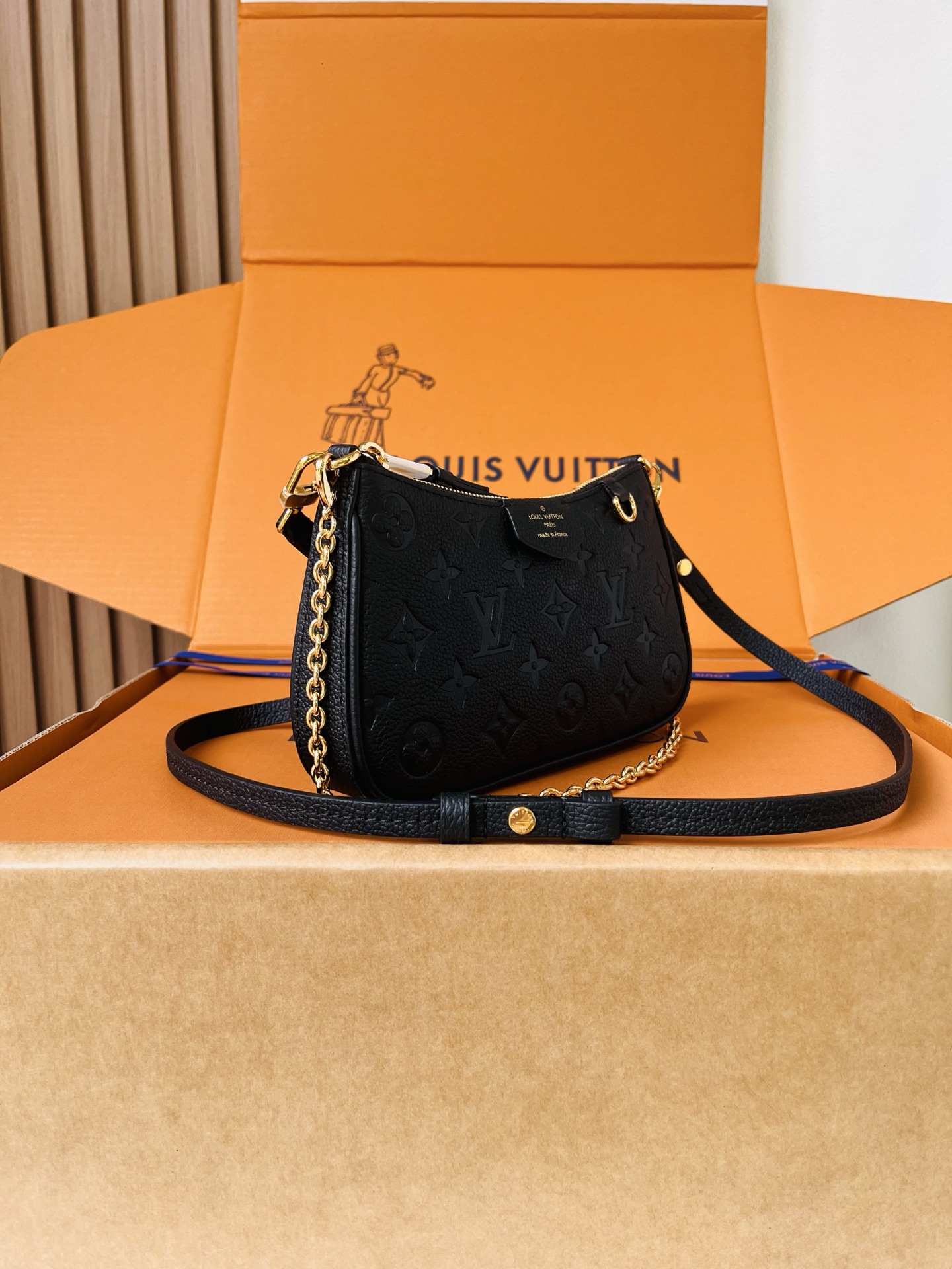 LV高仿黑色Monogram Empreinte鏈條腋下包 女士皮革斜背包| 14 LV高仿黑色Monogram Empreinte鏈條腋下包 女士皮革斜背包