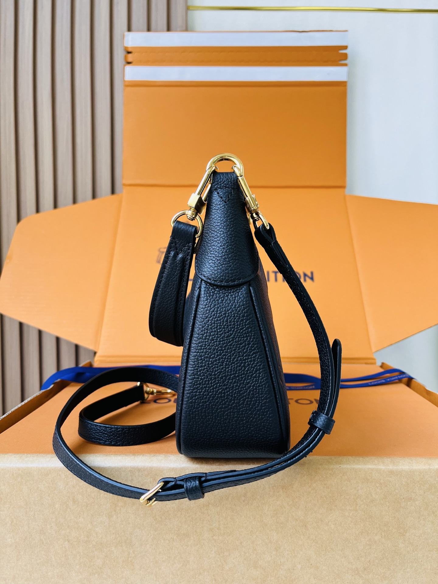 LV一比一黑色Monogram Empreinte皮革腋下包 女士單肩斜背包| 13 LV一比一黑色Monogram Empreinte皮革腋下包 女士單肩斜背包