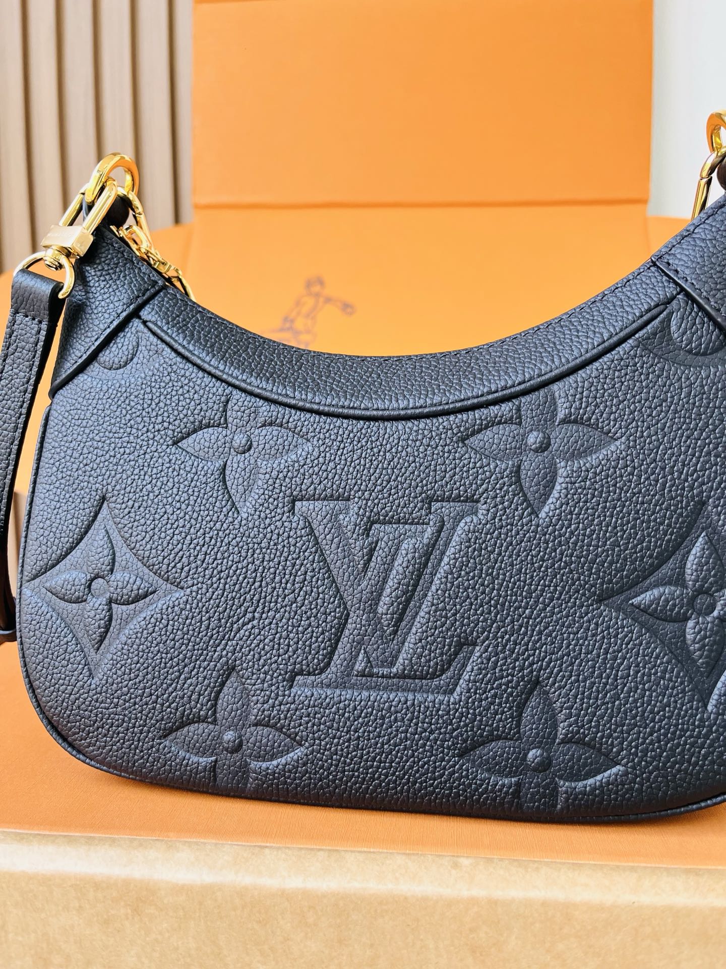 LV一比一黑色Monogram Empreinte皮革腋下包 女士單肩斜背包| 10 LV一比一黑色Monogram Empreinte皮革腋下包 女士單肩斜背包