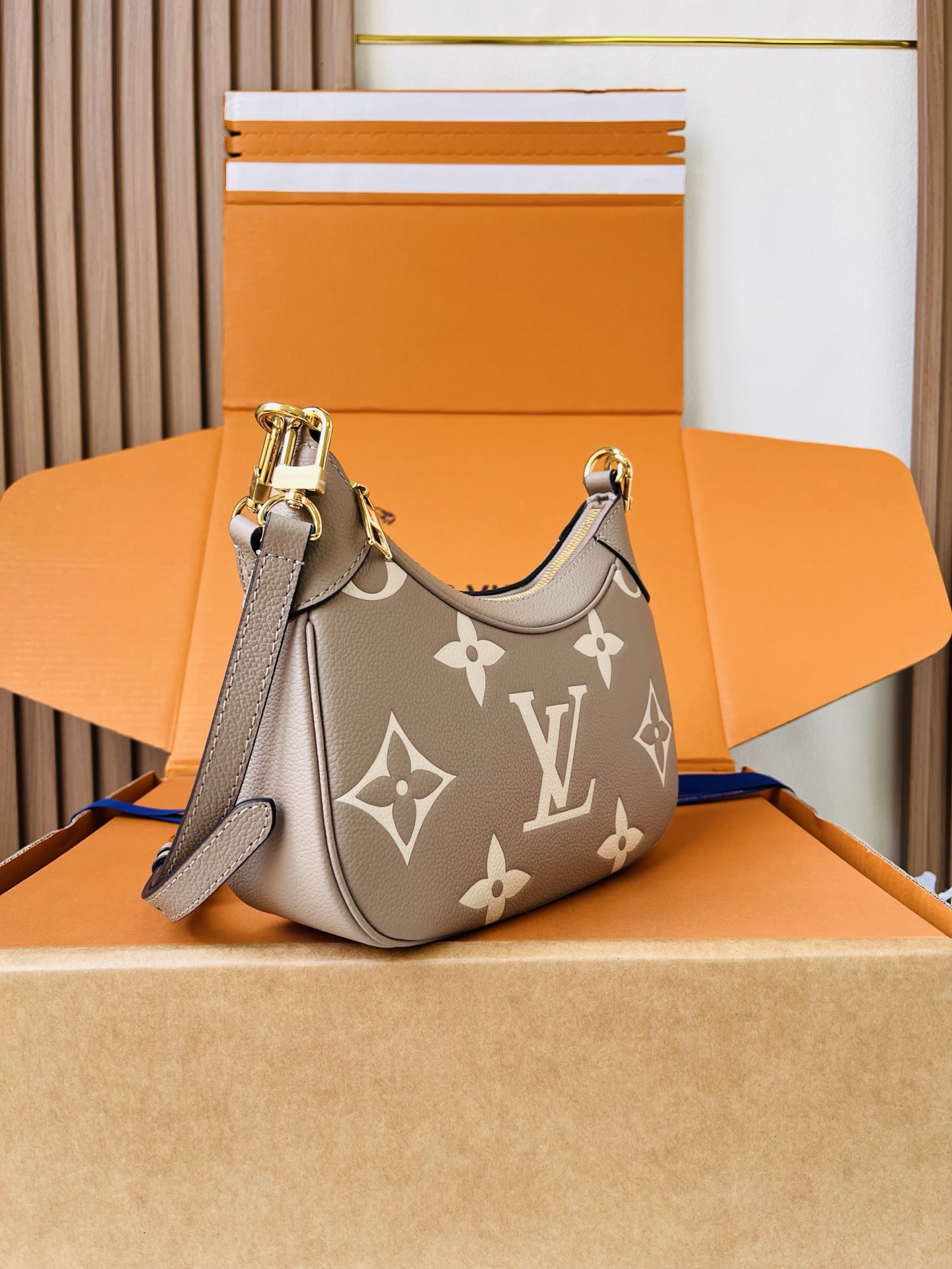 LV原單灰褐色Monogram Empreinte皮革腋下包 女士斜背包| 14 LV原單灰褐色Monogram Empreinte皮革腋下包 女士斜背包