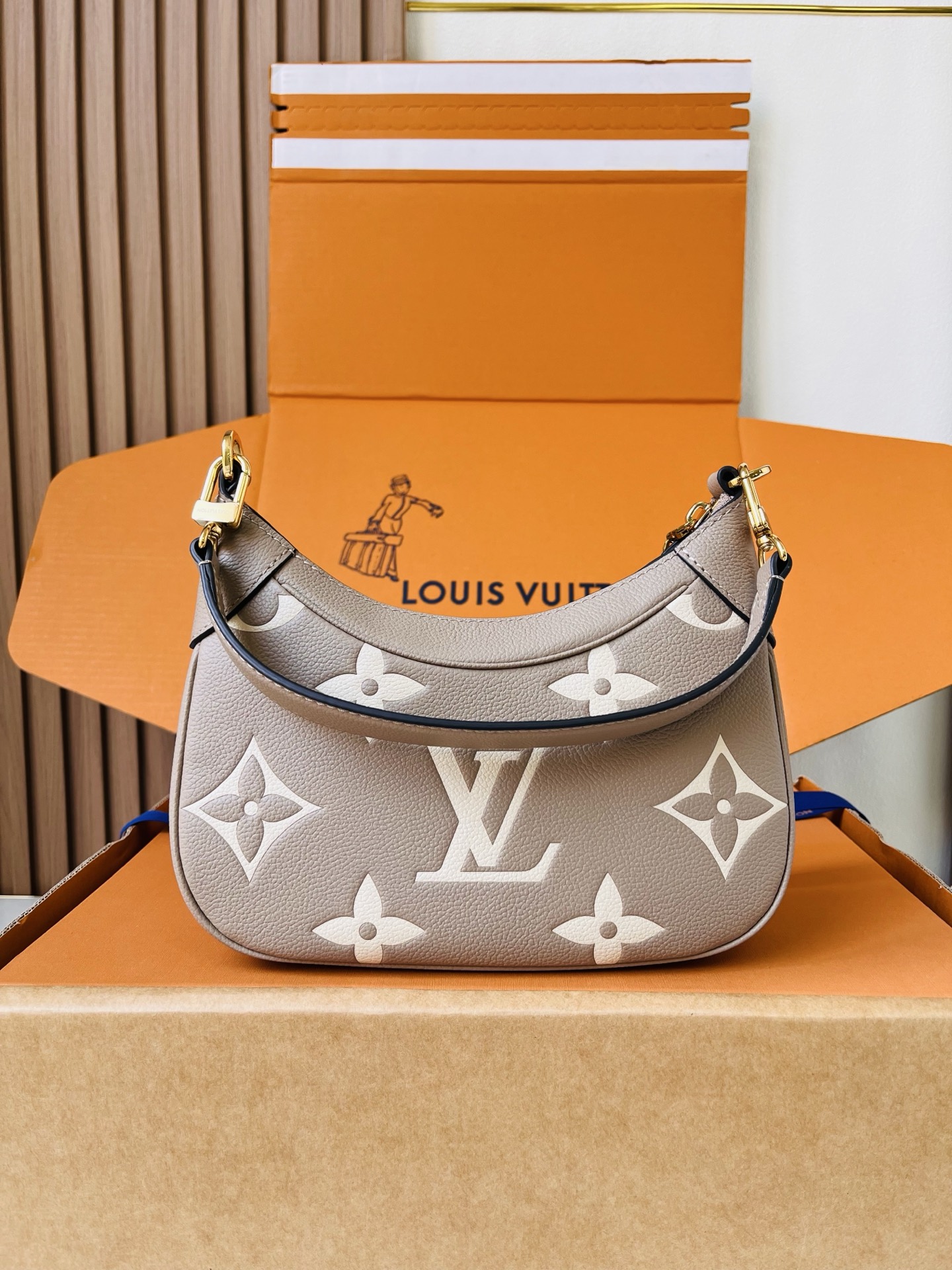LV原單灰褐色Monogram Empreinte皮革腋下包 女士斜背包| 12 LV原單灰褐色Monogram Empreinte皮革腋下包 女士斜背包
