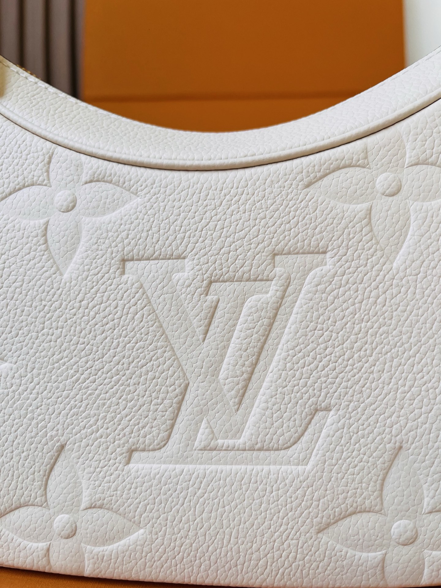 LV高仿白色Monogram Empreinte皮革腋下包 女士單肩斜背包| 11 LV高仿白色Monogram Empreinte皮革腋下包 女士單肩斜背包
