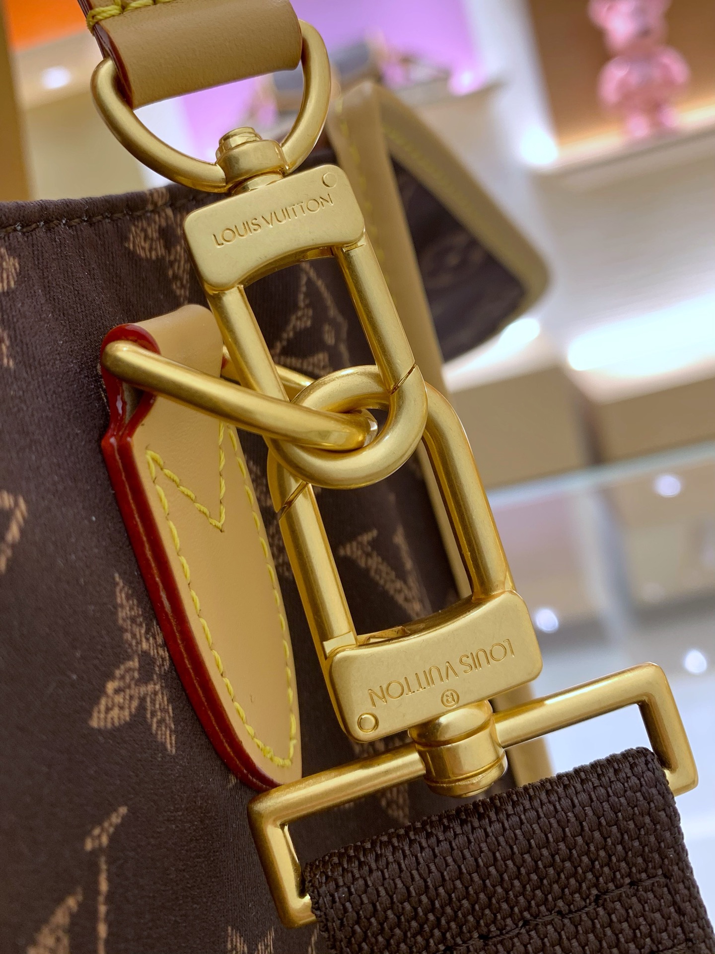 LV高仿Monogram老花郵差包 經典帆布大容量男士單肩斜背包| 15 LV高仿Monogram老花郵差包 經典帆布大容量男士單肩斜背包
