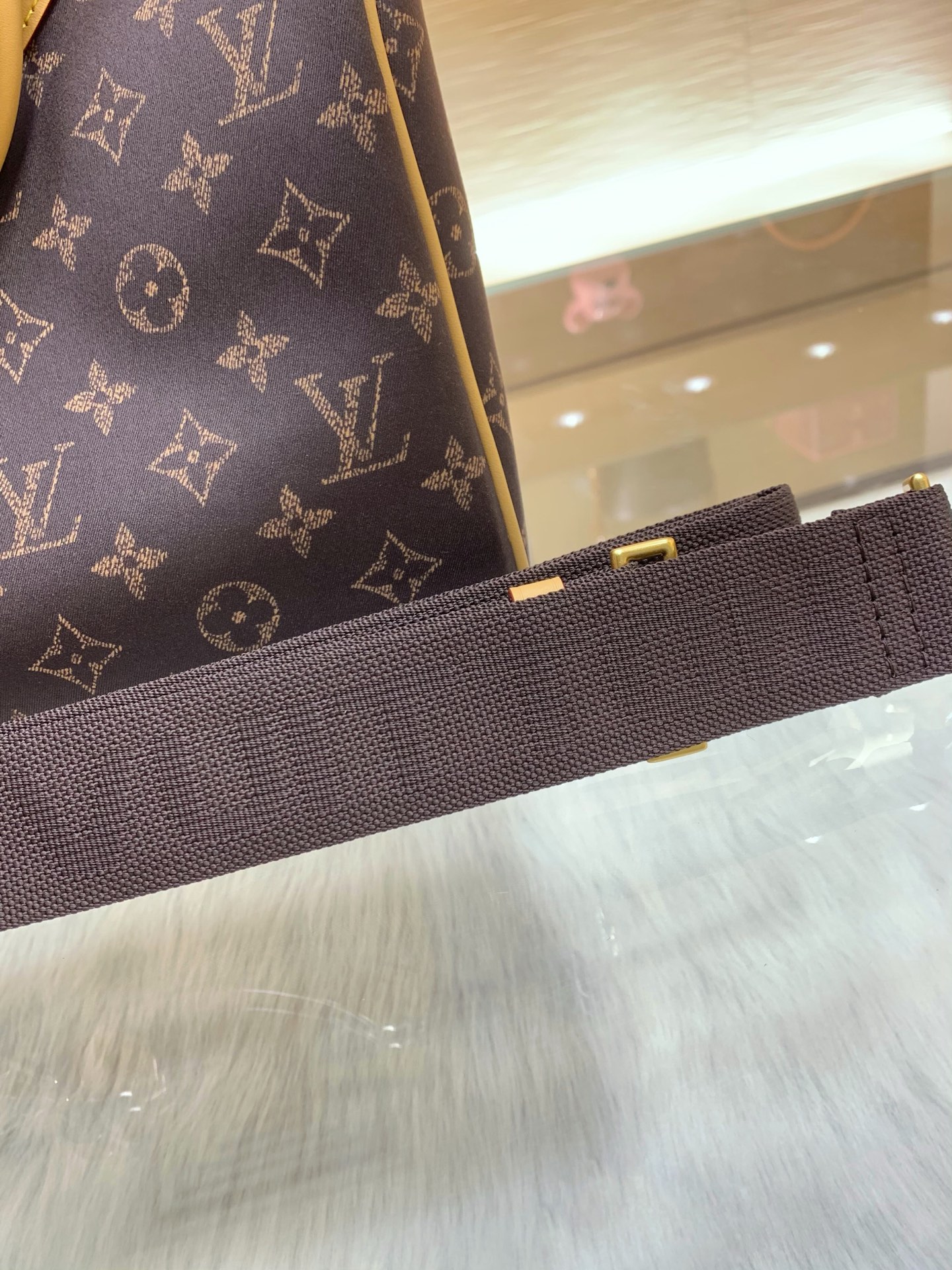LV高仿男女款Speedy老花手提包經典棕色休閒百搭2026復古旅行風| 15 LV高仿男女款Speedy老花手提包經典棕色休閒百搭2026復古旅行風