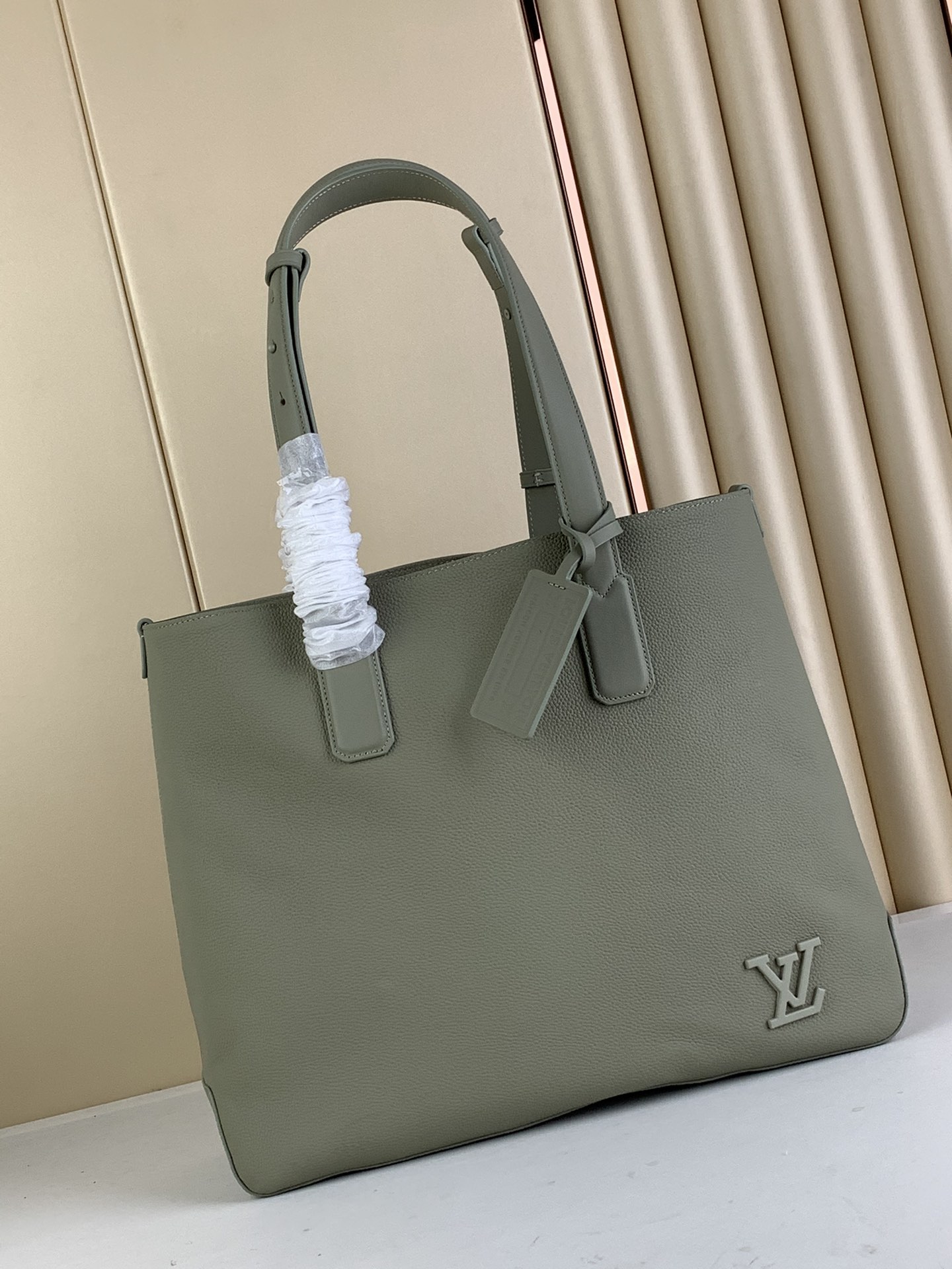 LV A貨男女款灰綠色皮革托特包簡約大容量通勤2026低調商務款