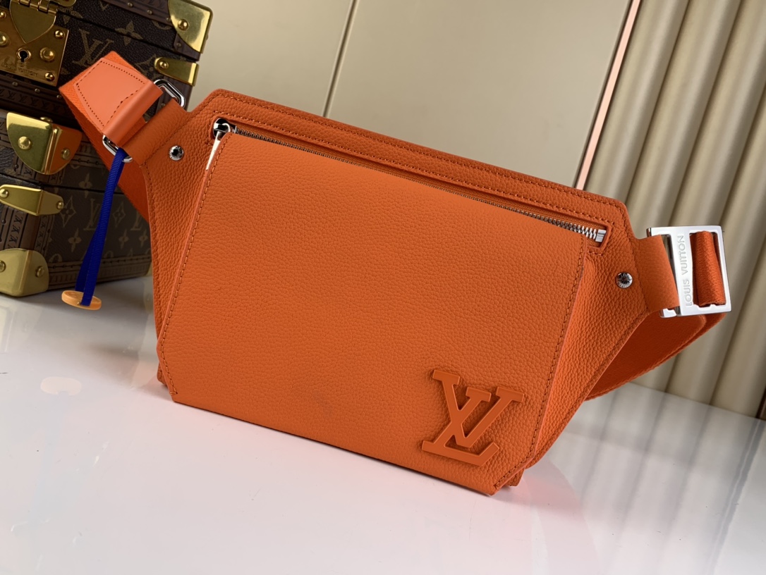LV A貨男女款橘色皮革腰包胸包立體標誌亮眼百搭2026街頭休閒款