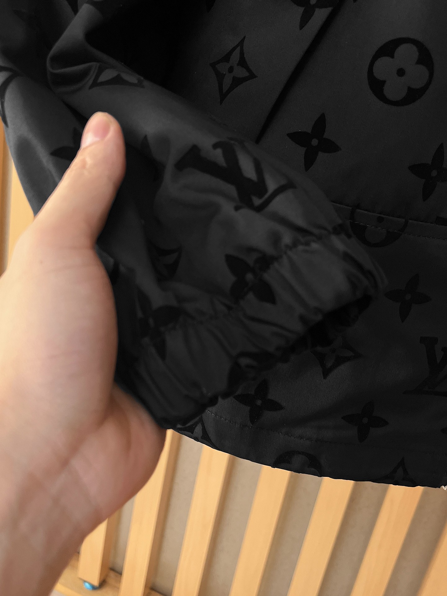 LV A貨黑色滿印Monogram連帽外套 男士防風夾克| 16 LV A貨黑色滿印Monogram連帽外套 男士防風夾克