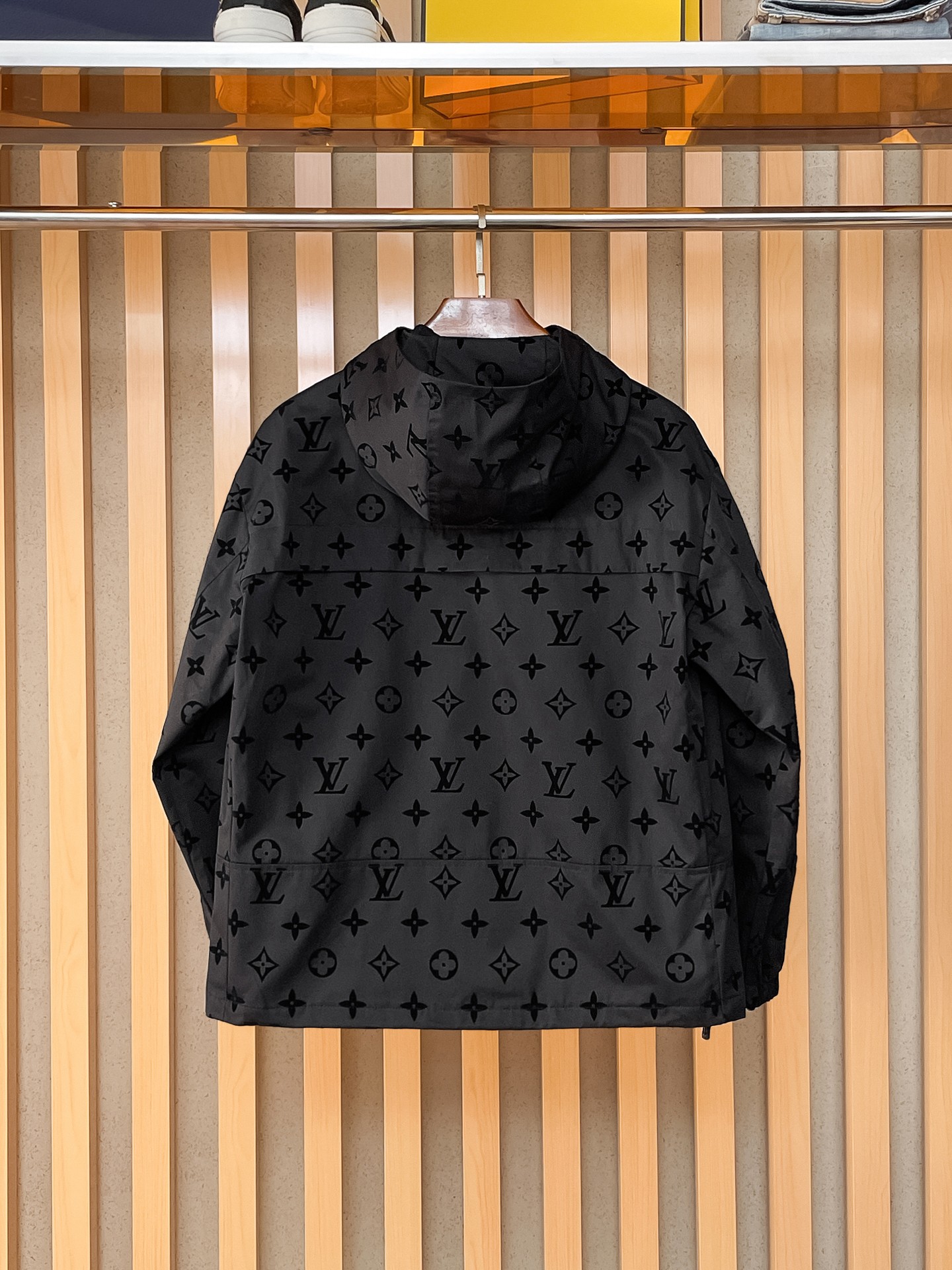 LV A貨黑色滿印Monogram連帽外套 男士防風夾克| 14 LV A貨黑色滿印Monogram連帽外套 男士防風夾克