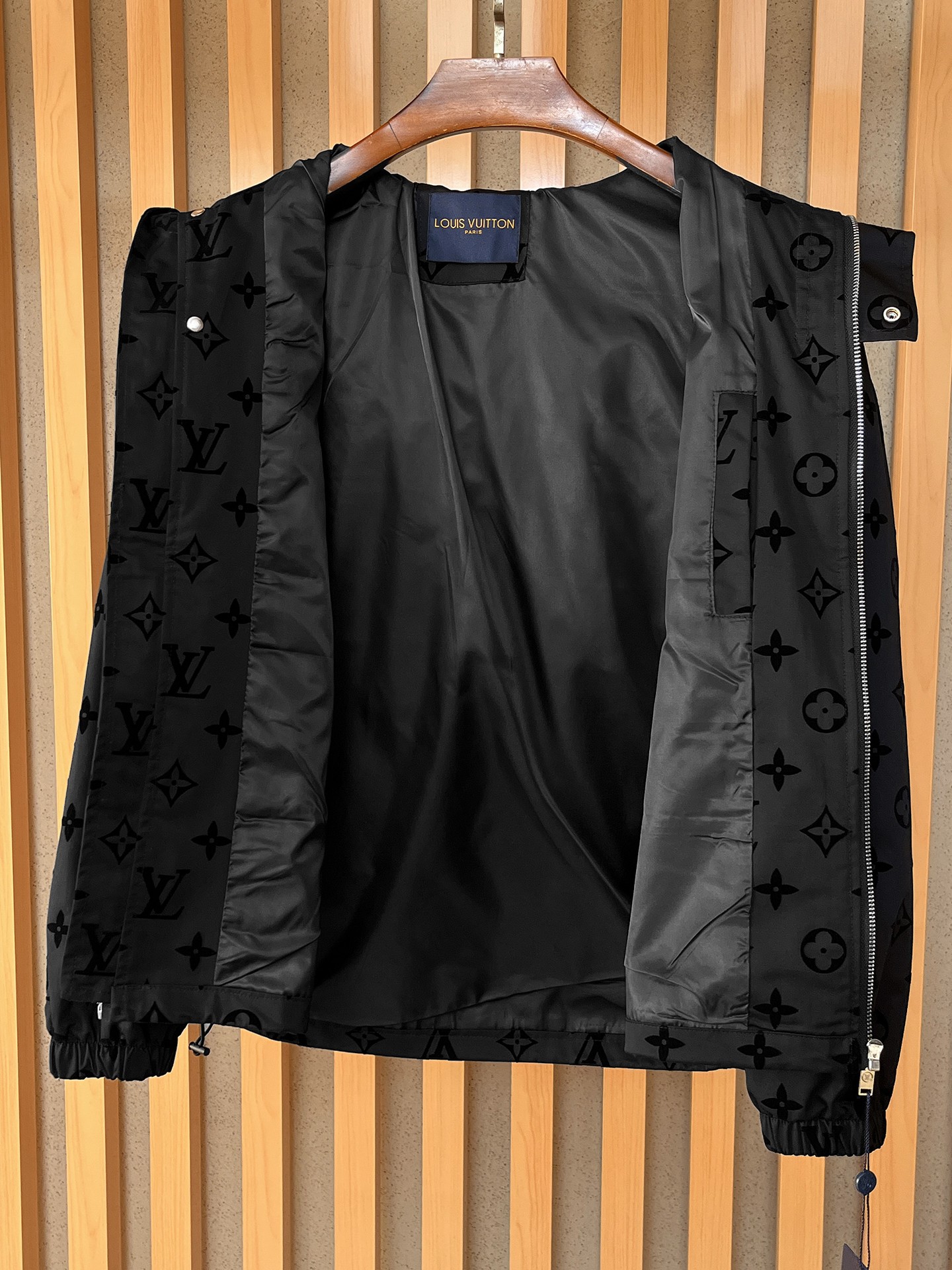 LV A貨黑色滿印Monogram連帽外套 男士防風夾克| 13 LV A貨黑色滿印Monogram連帽外套 男士防風夾克