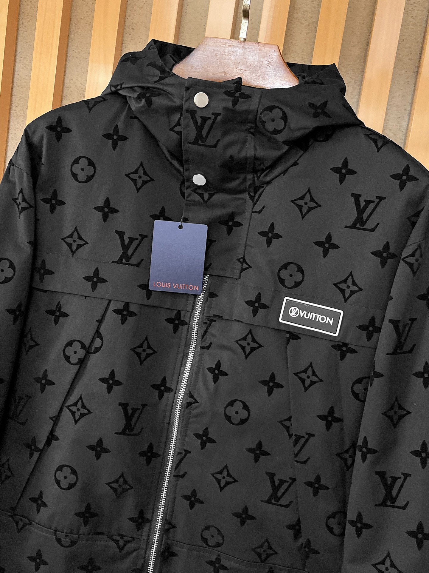 LV A貨黑色滿印Monogram連帽外套 男士防風夾克| 12 LV A貨黑色滿印Monogram連帽外套 男士防風夾克