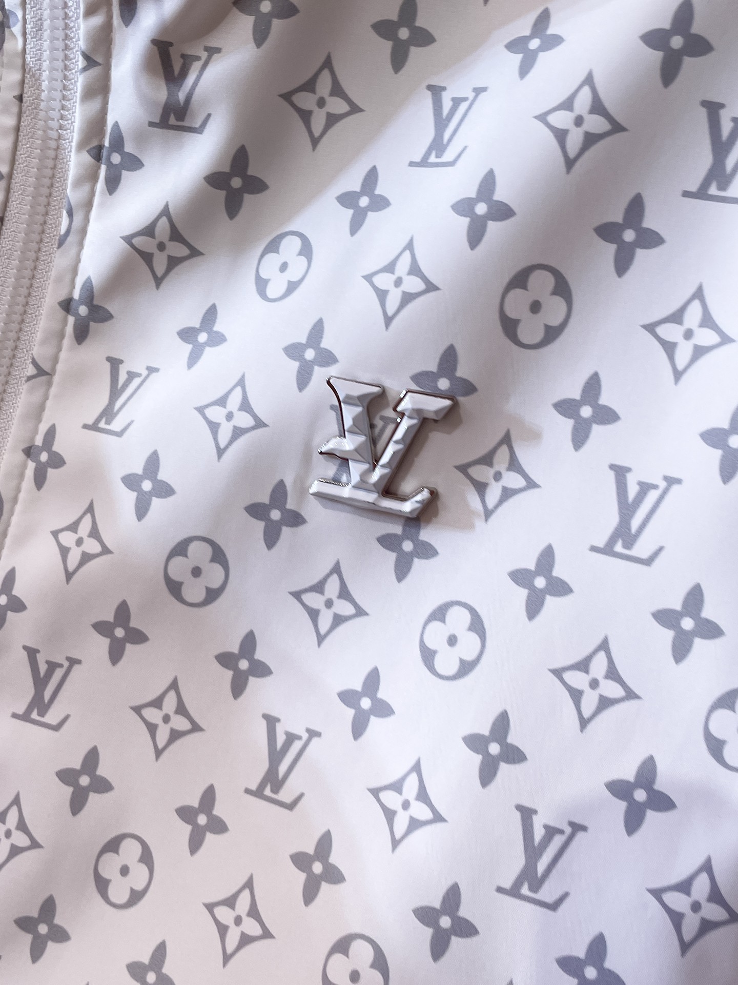 LV一比一白灰Monogram運動外套 男士立領拉鏈夾克| 9 LV一比一白灰Monogram運動外套 男士立領拉鏈夾克