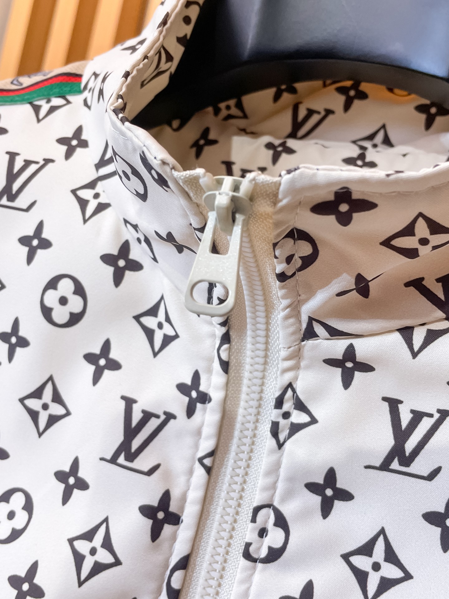 LV原單白色Monogram拼條運動外套 男士休閒夾克| 11 LV原單白色Monogram拼條運動外套 男士休閒夾克