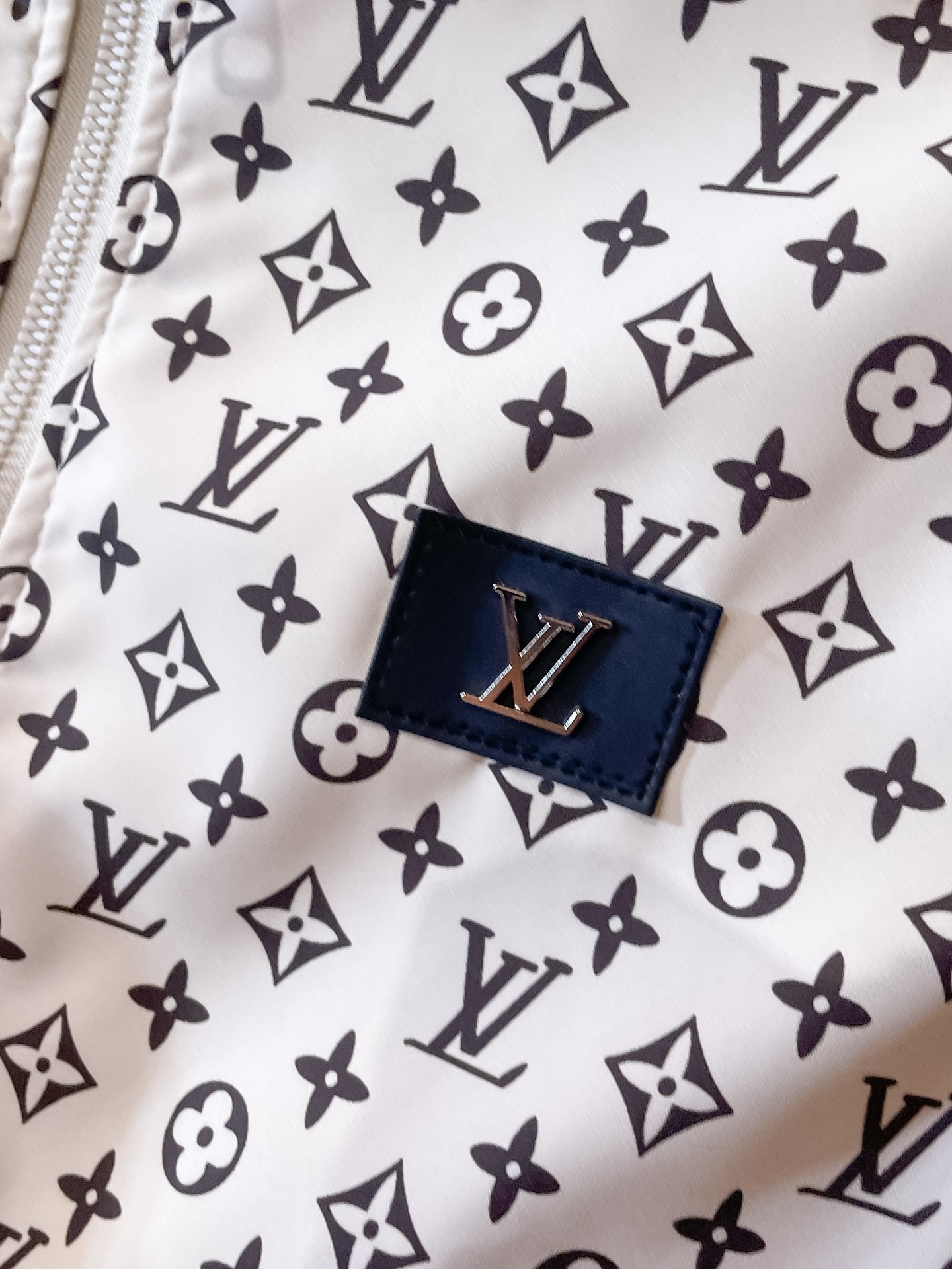 LV原單白色Monogram拼條運動外套 男士休閒夾克| 9 LV原單白色Monogram拼條運動外套 男士休閒夾克