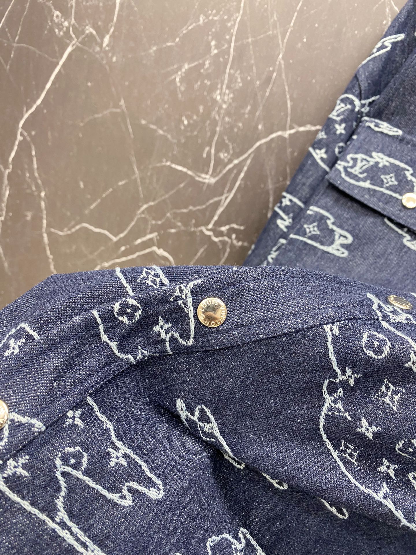 LV一比一深藍牛仔滿印工裝外套 男士多口袋連帽款| 7 LV一比一深藍牛仔滿印工裝外套 男士多口袋連帽款