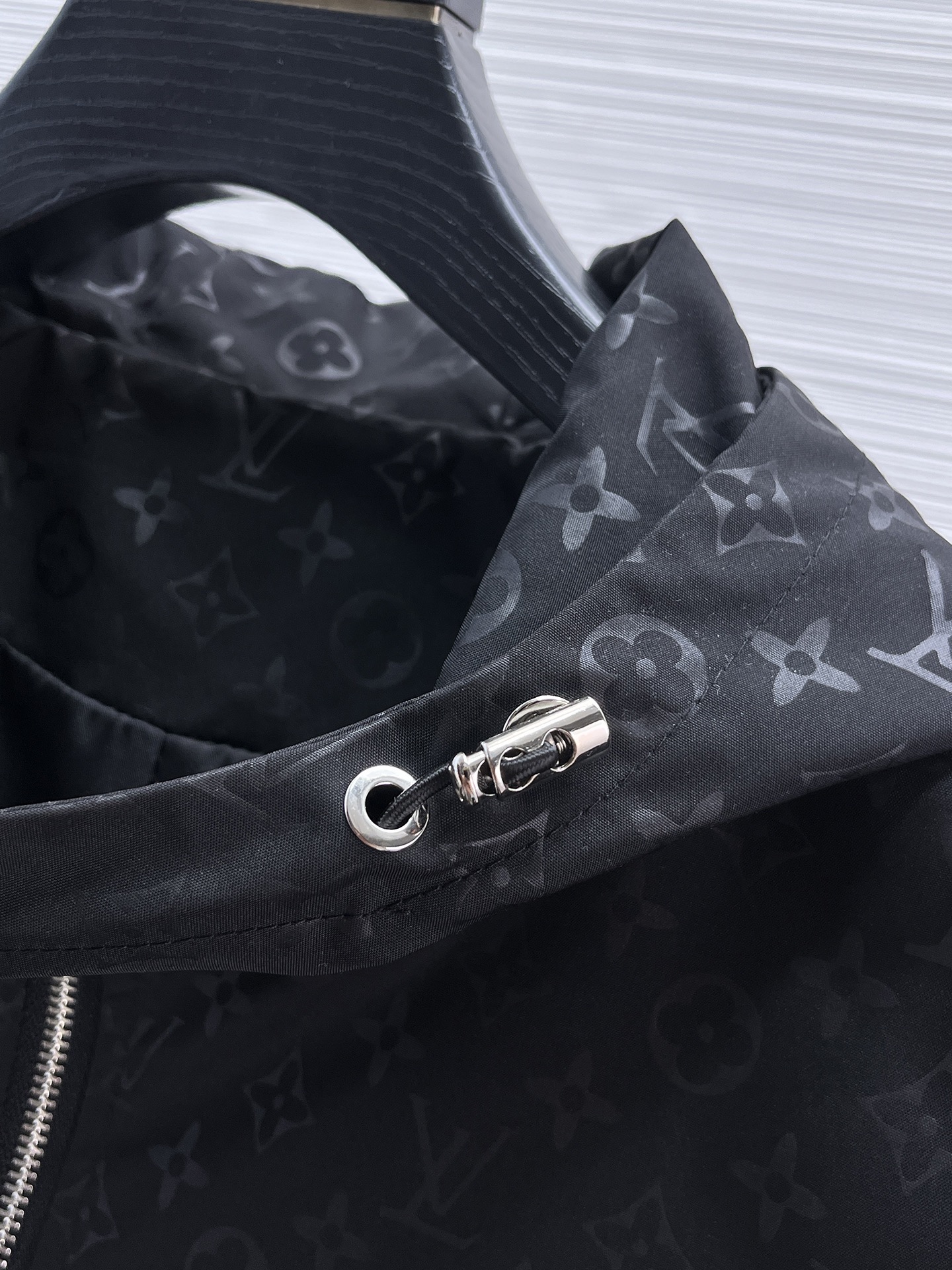 高仿LV男士外套 黑色Monogram拼接連帽防風夾克| 7 高仿LV男士外套 黑色Monogram拼接連帽防風夾克