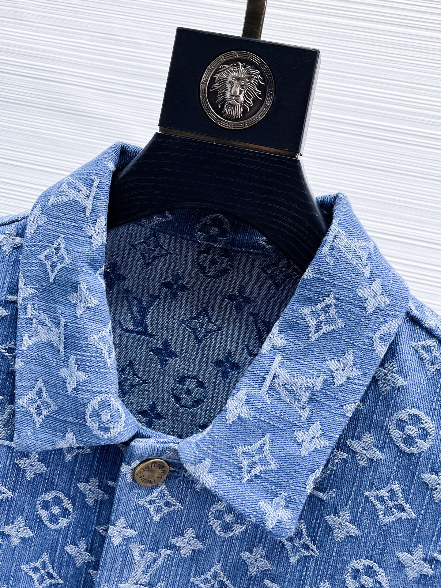 原單LV男士牛仔外套 藍色滿版Monogram提花夾克| 15 原單LV男士牛仔外套 藍色滿版Monogram提花夾克