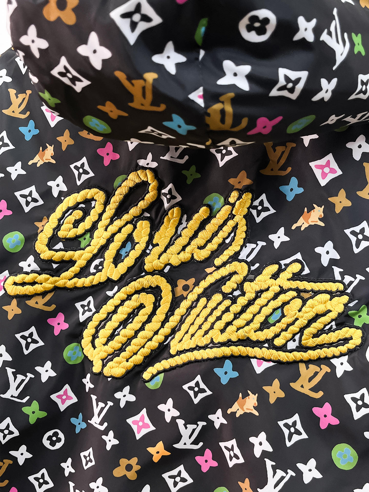 高仿LV男士外套 黑色彩色Monogram滿版連帽防風夾克