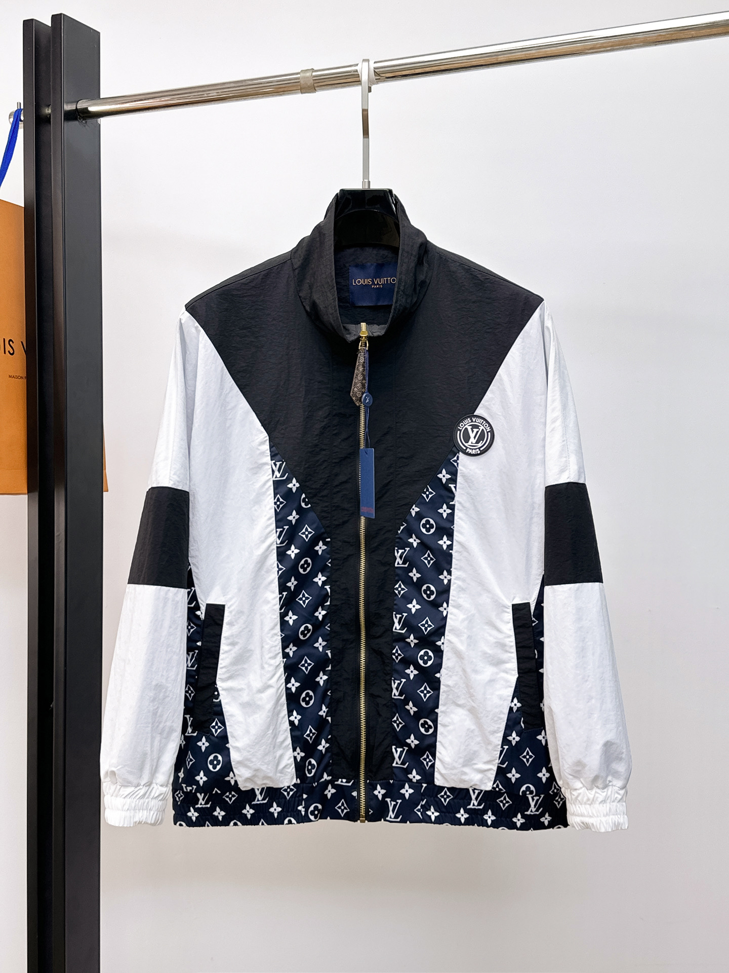 高仿LV男士外套 黑白拼色Monogram立領防風夾克