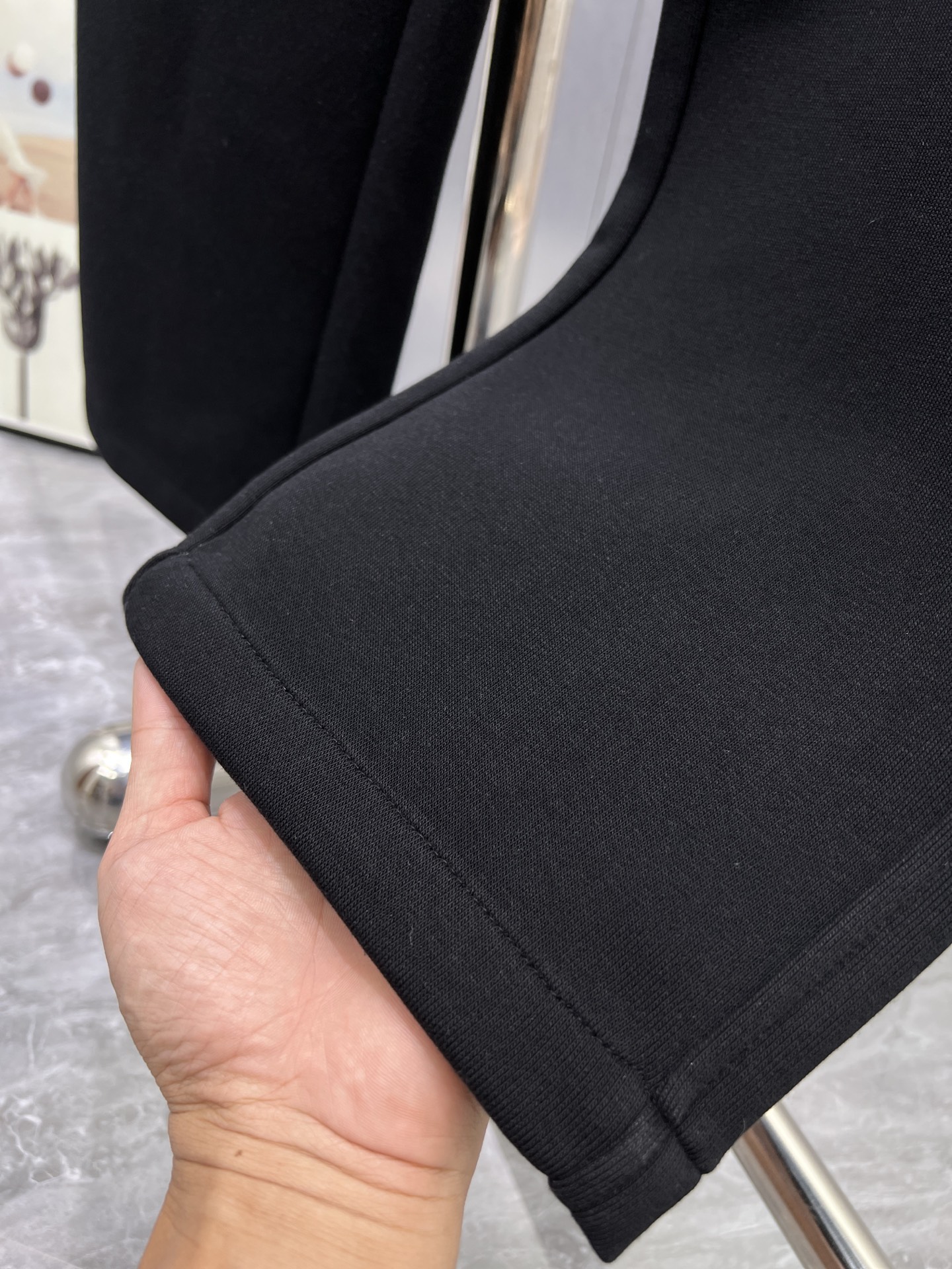 LV原單男士黑色休閒長褲 LV Monogram刺繡寬鬆抽繩運動褲| 7 LV原單男士黑色休閒長褲 LV Monogram刺繡寬鬆抽繩運動褲