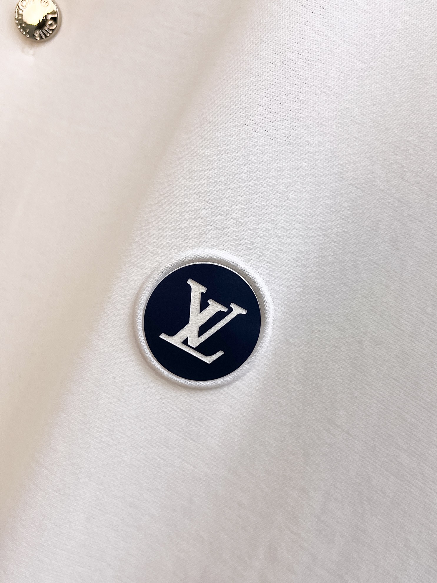 原單LV短袖Polo衫男款 白色胸前圓形Logo翻領上衣| 8 原單LV短袖Polo衫男款 白色胸前圓形Logo翻領上衣