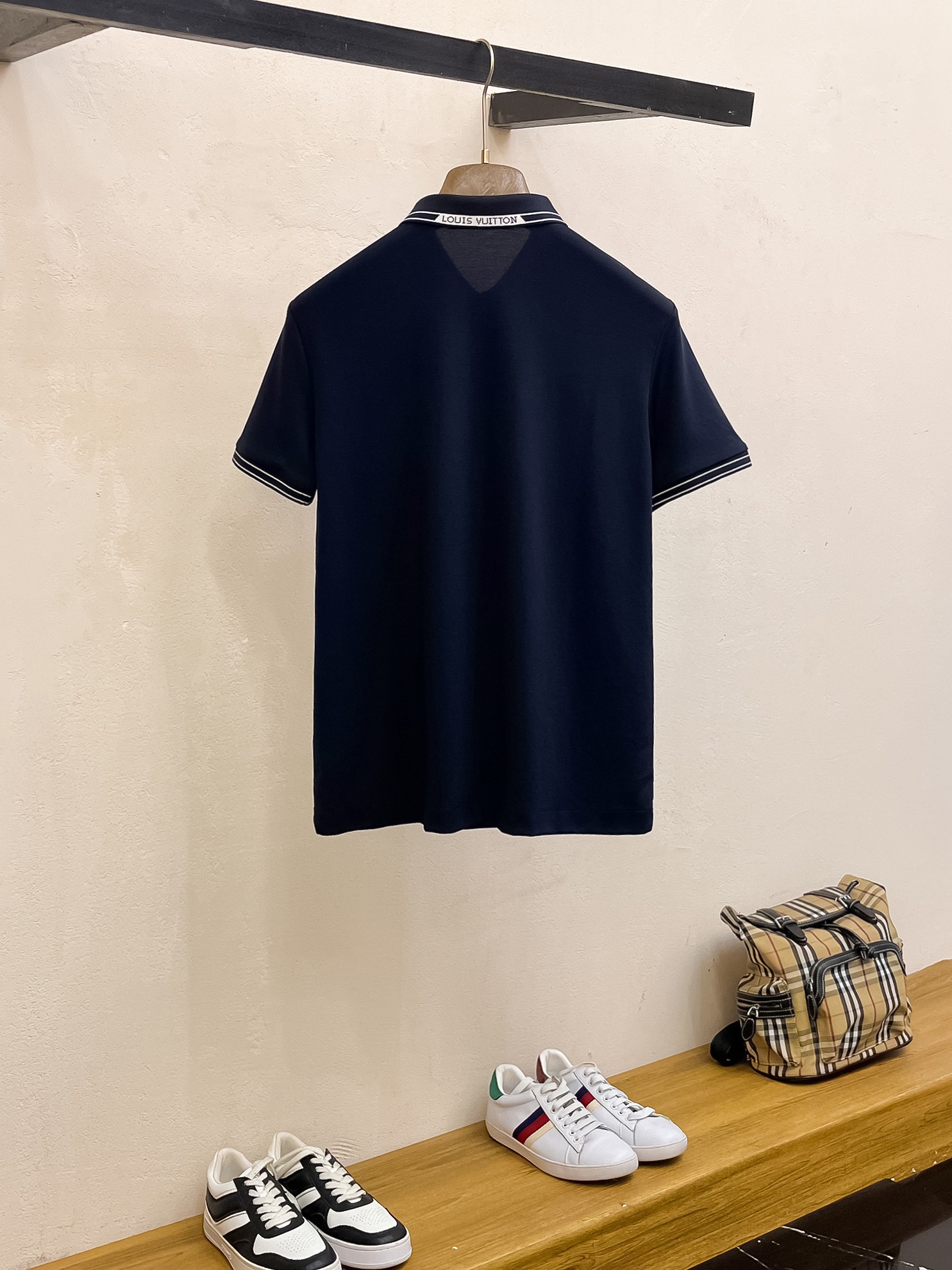 高仿LV短袖Polo衫男款 深藍色胸前Logo翻領休閒上衣| 14 高仿LV短袖Polo衫男款 深藍色胸前Logo翻領休閒上衣