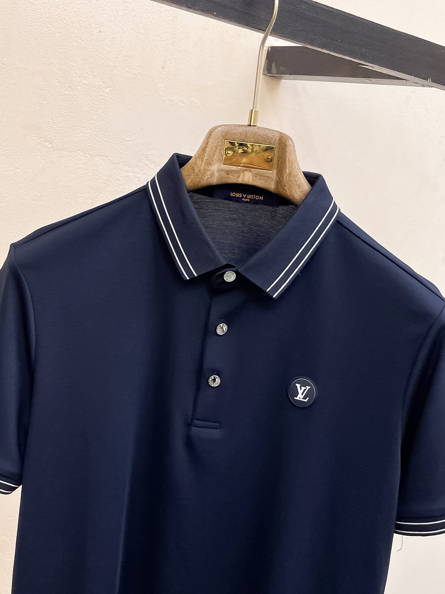 高仿LV短袖Polo衫男款 深藍色胸前Logo翻領休閒上衣| 13 高仿LV短袖Polo衫男款 深藍色胸前Logo翻領休閒上衣