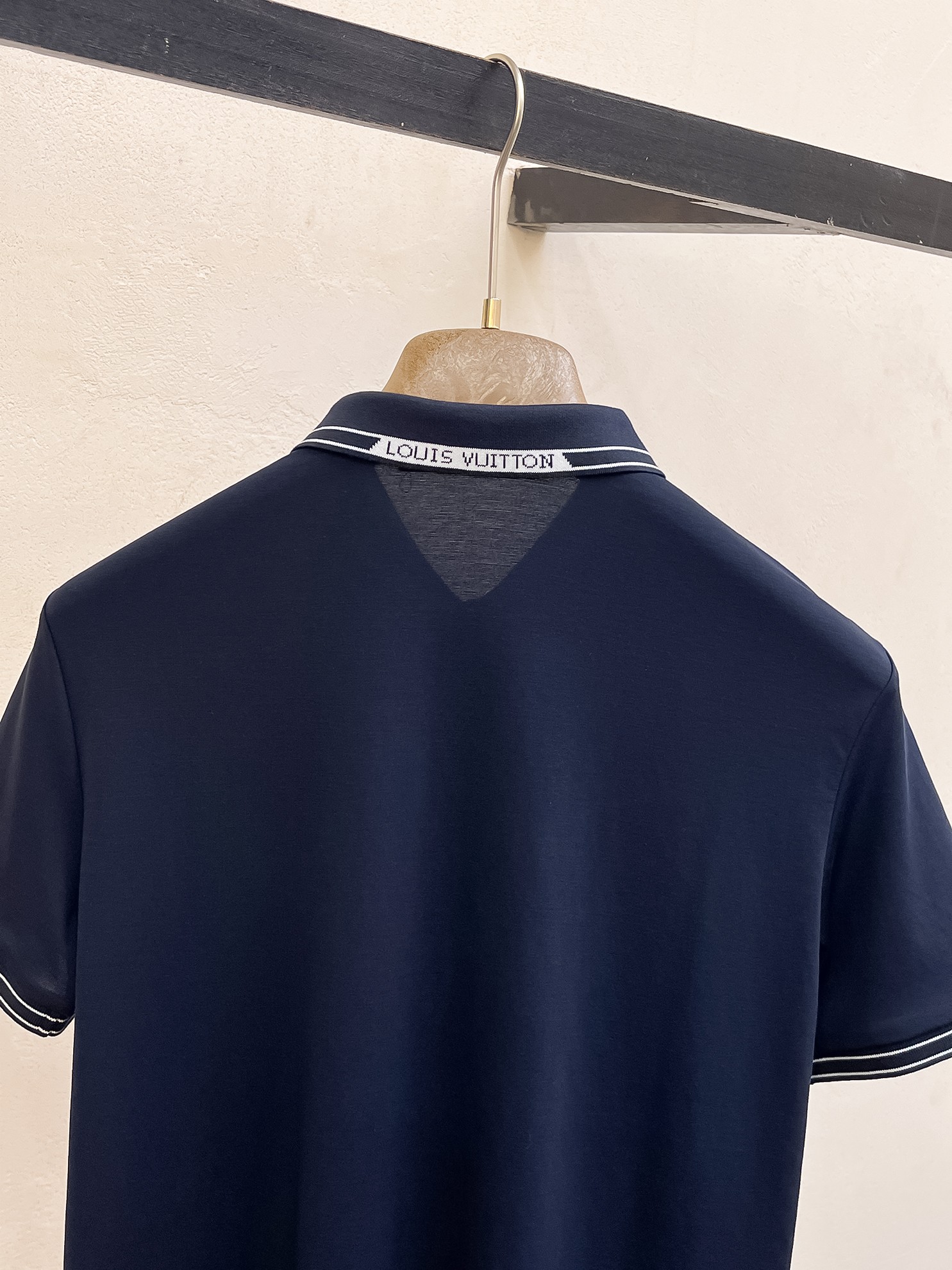高仿LV短袖Polo衫男款 深藍色胸前Logo翻領休閒上衣| 12 高仿LV短袖Polo衫男款 深藍色胸前Logo翻領休閒上衣