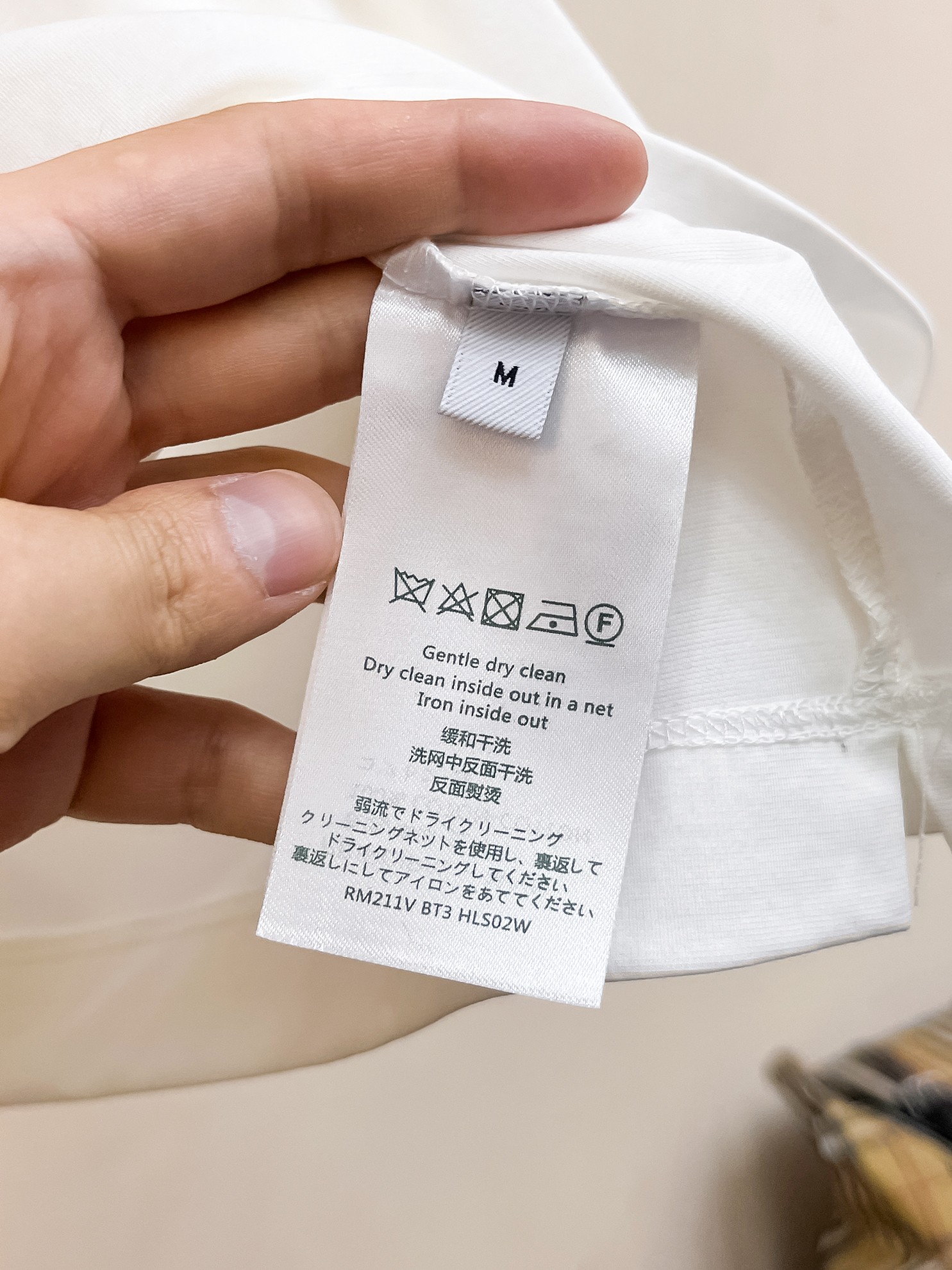 一比一LV男士Polo衫 白色短袖胸前字母Logo翻領上衣| 15 一比一LV男士Polo衫 白色短袖胸前字母Logo翻領上衣