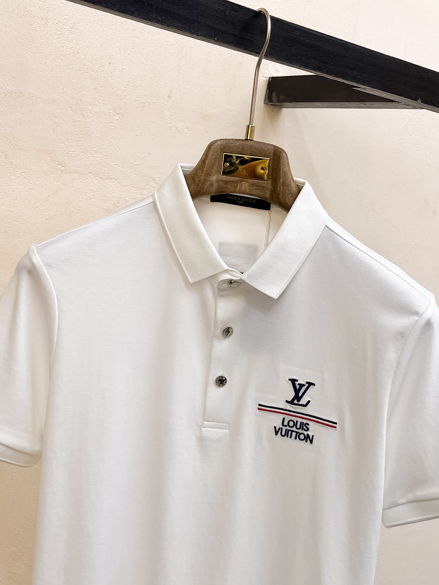 一比一LV男士Polo衫 白色短袖胸前字母Logo翻領上衣| 13 一比一LV男士Polo衫 白色短袖胸前字母Logo翻領上衣