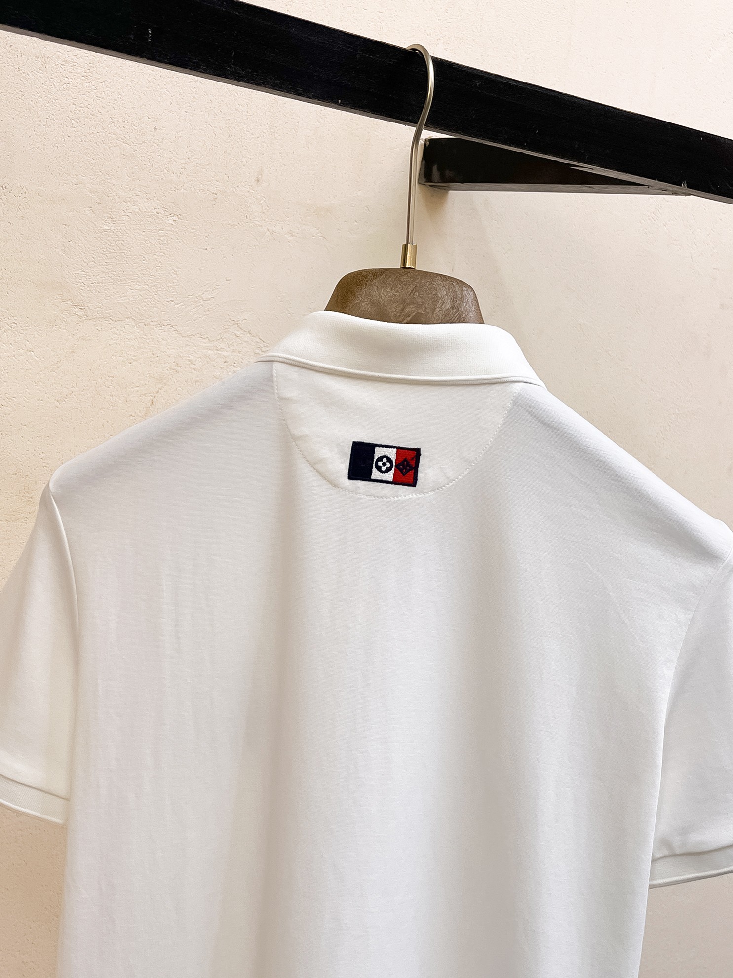 一比一LV男士Polo衫 白色短袖胸前字母Logo翻領上衣| 12 一比一LV男士Polo衫 白色短袖胸前字母Logo翻領上衣