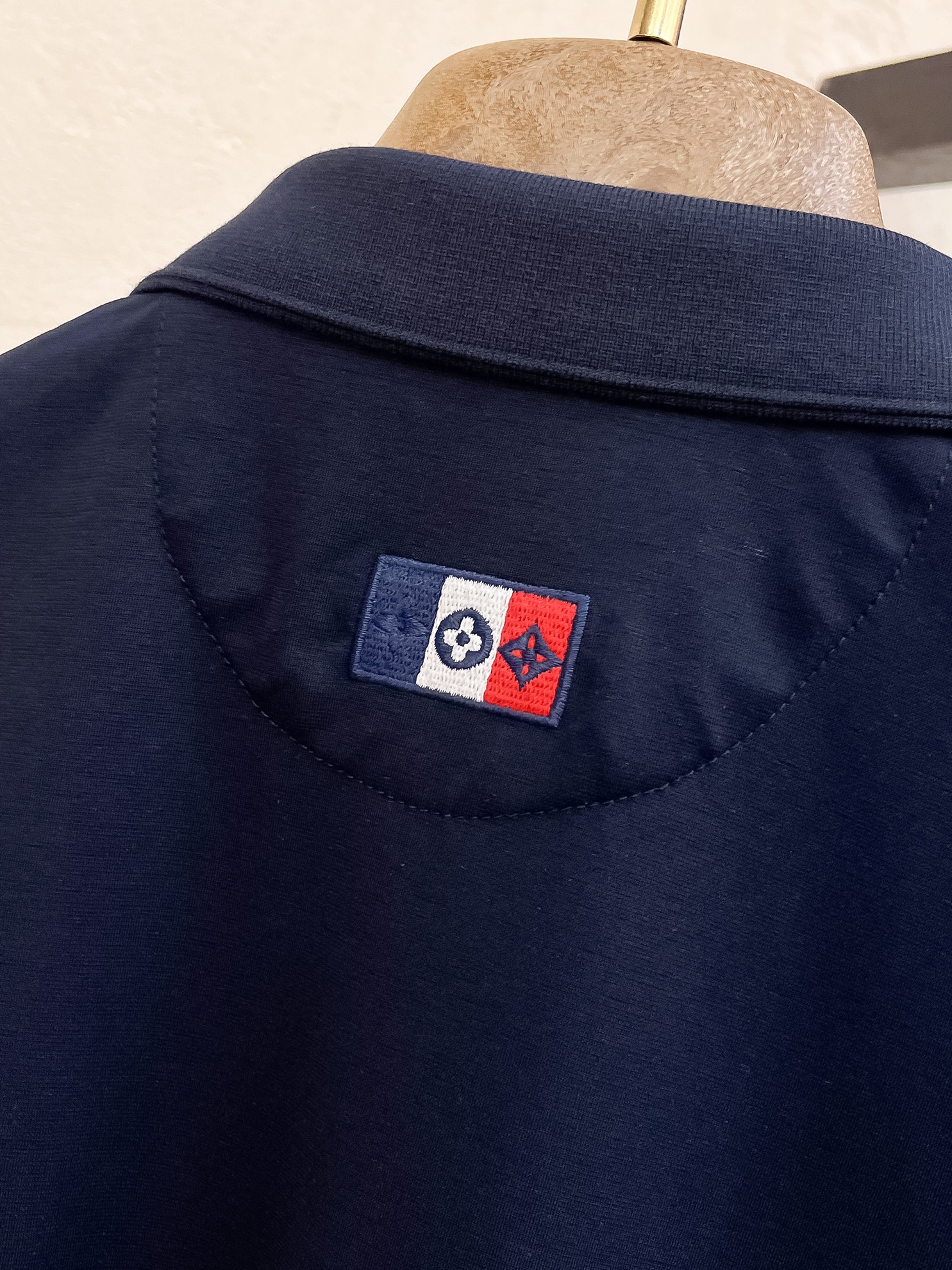 原單LV男士短袖Polo衫 深藍色字母Logo翻領上衣| 10 原單LV男士短袖Polo衫 深藍色字母Logo翻領上衣