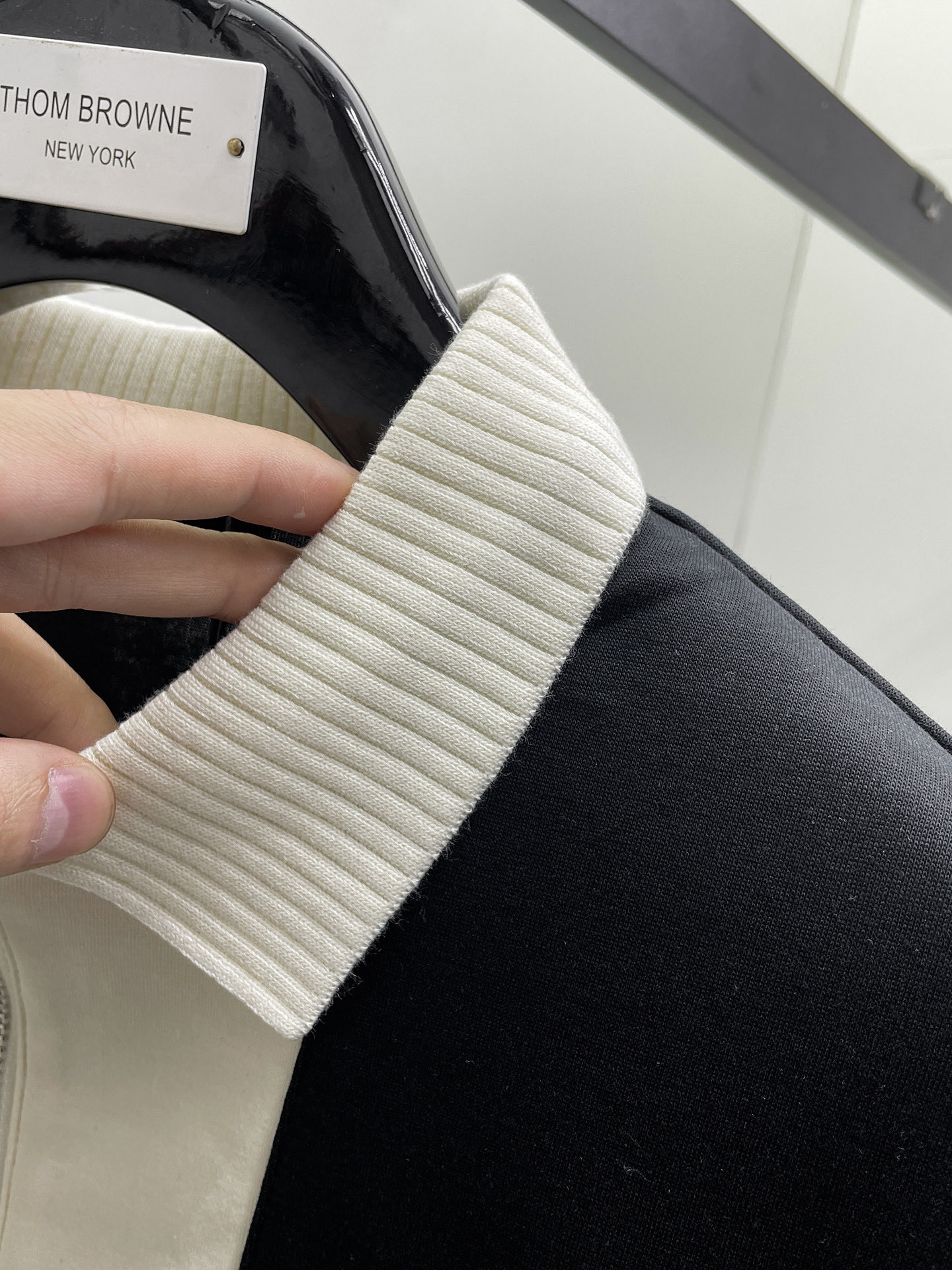 一比一LV男士短袖Polo衫 黑色撞色翻領半拉鍊刺繡上衣| 8 一比一LV男士短袖Polo衫 黑色撞色翻領半拉鍊刺繡上衣